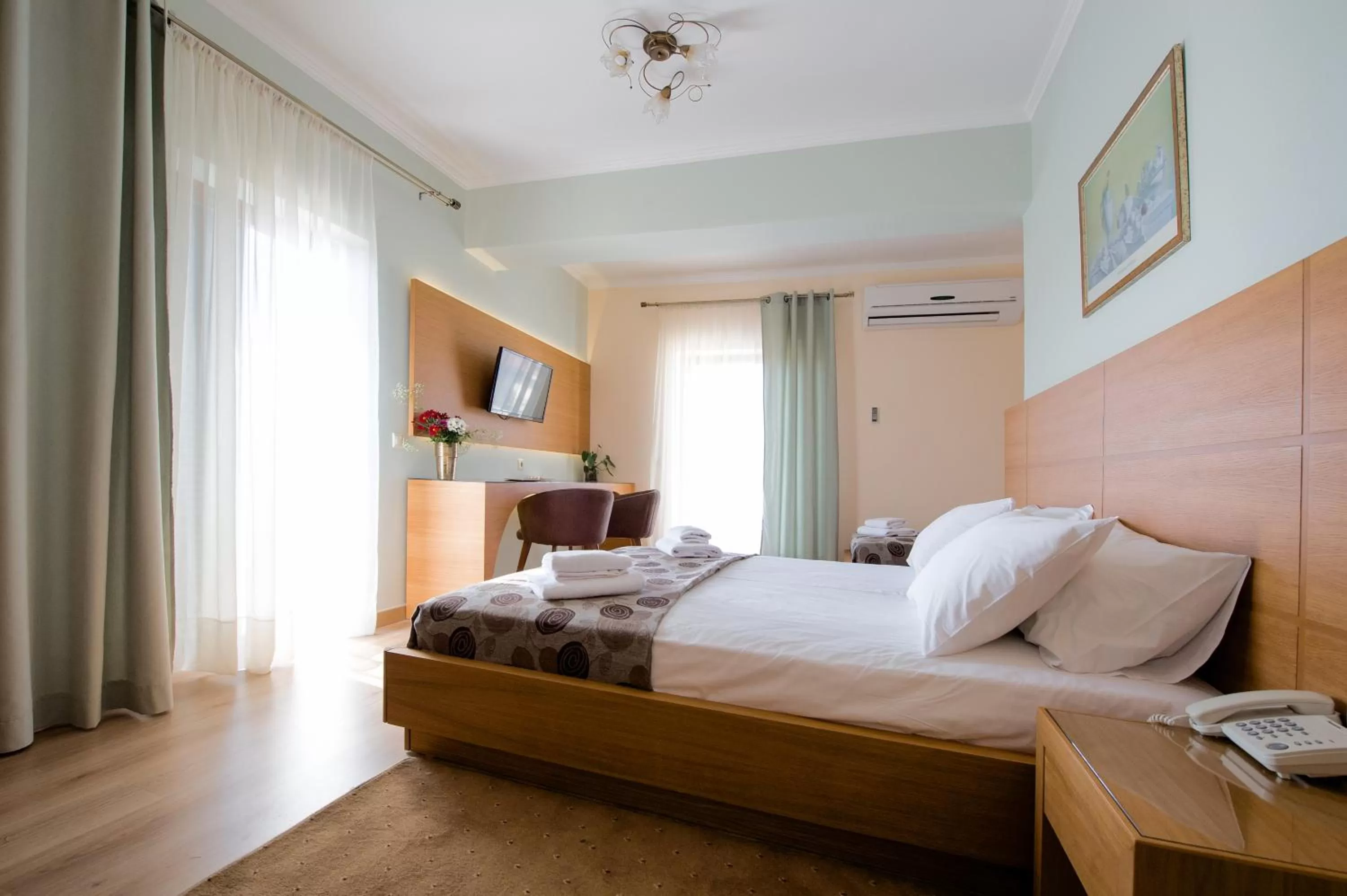 Photo of the whole room, Bed in Olympion