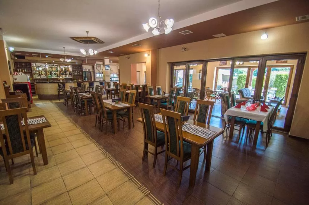 Restaurant/Places to Eat in Hotel Sport