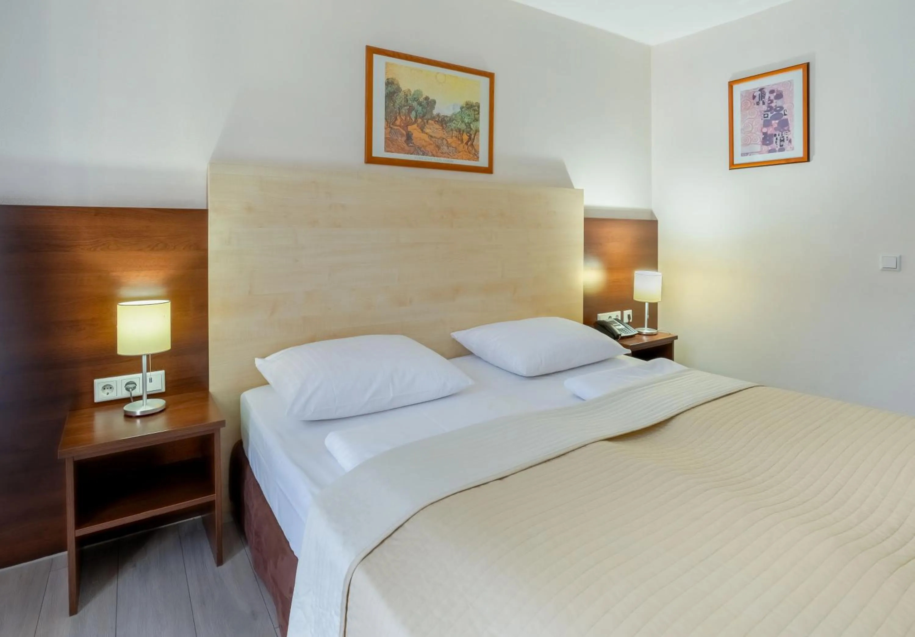 Photo of the whole room, Bed in Hotel Astor