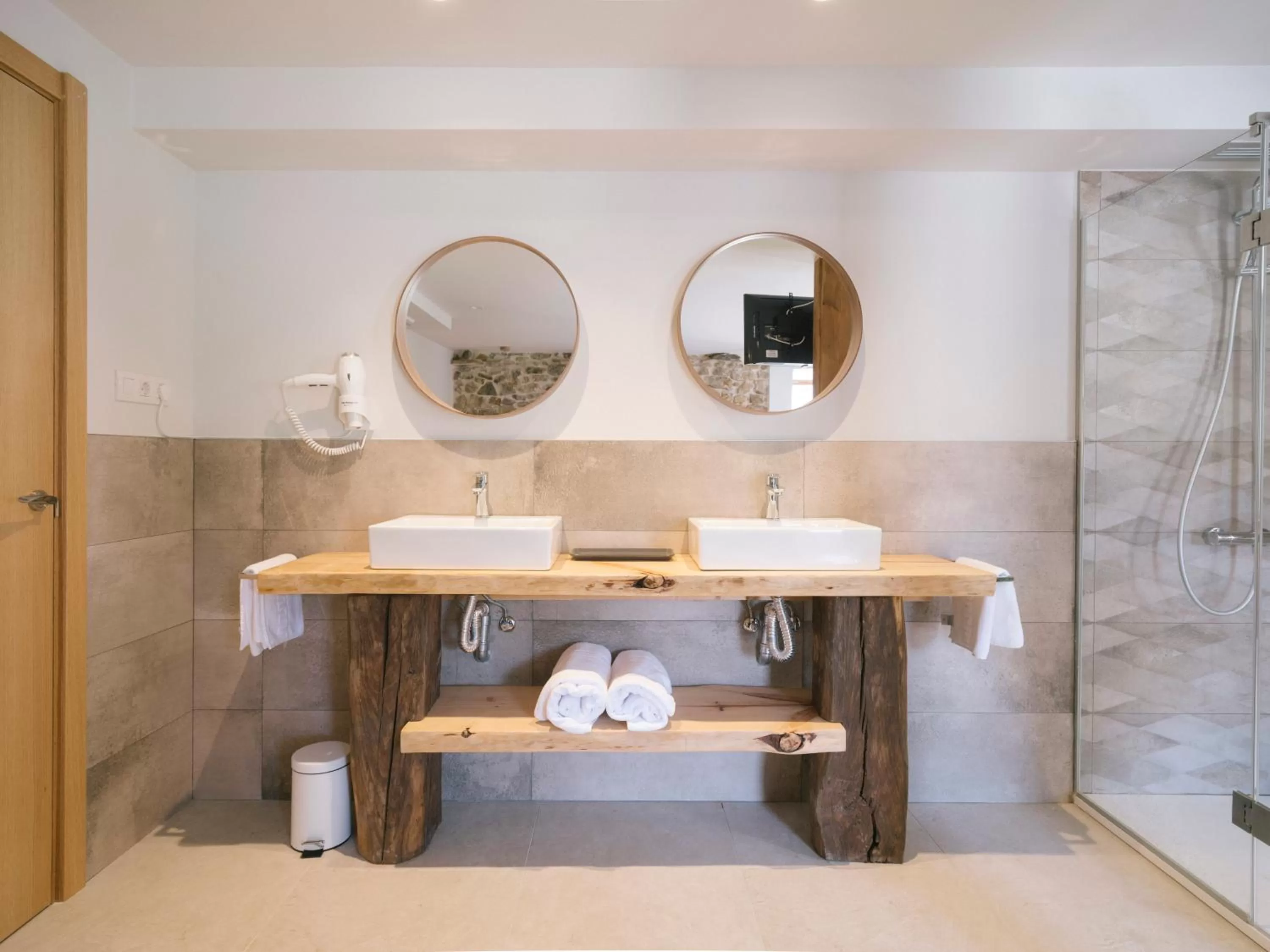 Bathroom in Hotel Nafarrola - Gastronomy & Wine