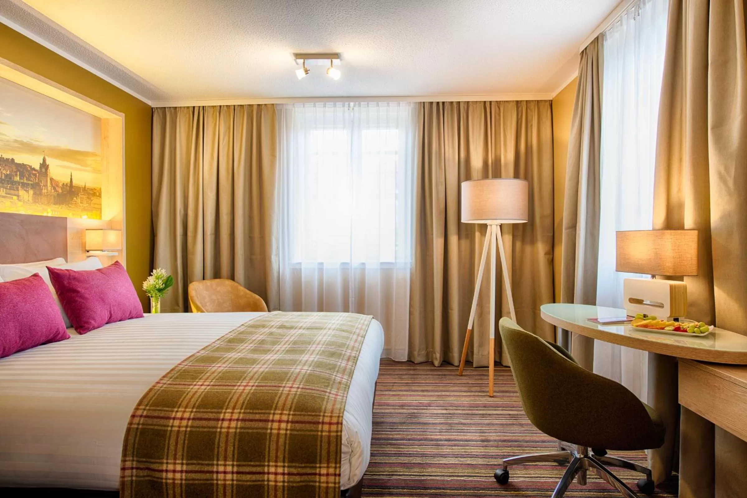 Bedroom, Bed in Leonardo Hotel Edinburgh Haymarket