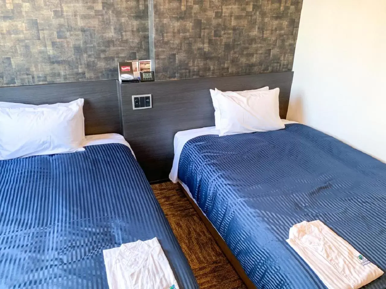 Twin Room - single occupancy - Non-Smoking in HOTEL LiVEMAX Shinjuku Kabukicho Twin Room - single occupancy - Non-Smoking in HOTEL LiVEMAX Shinjuku Kabukicho