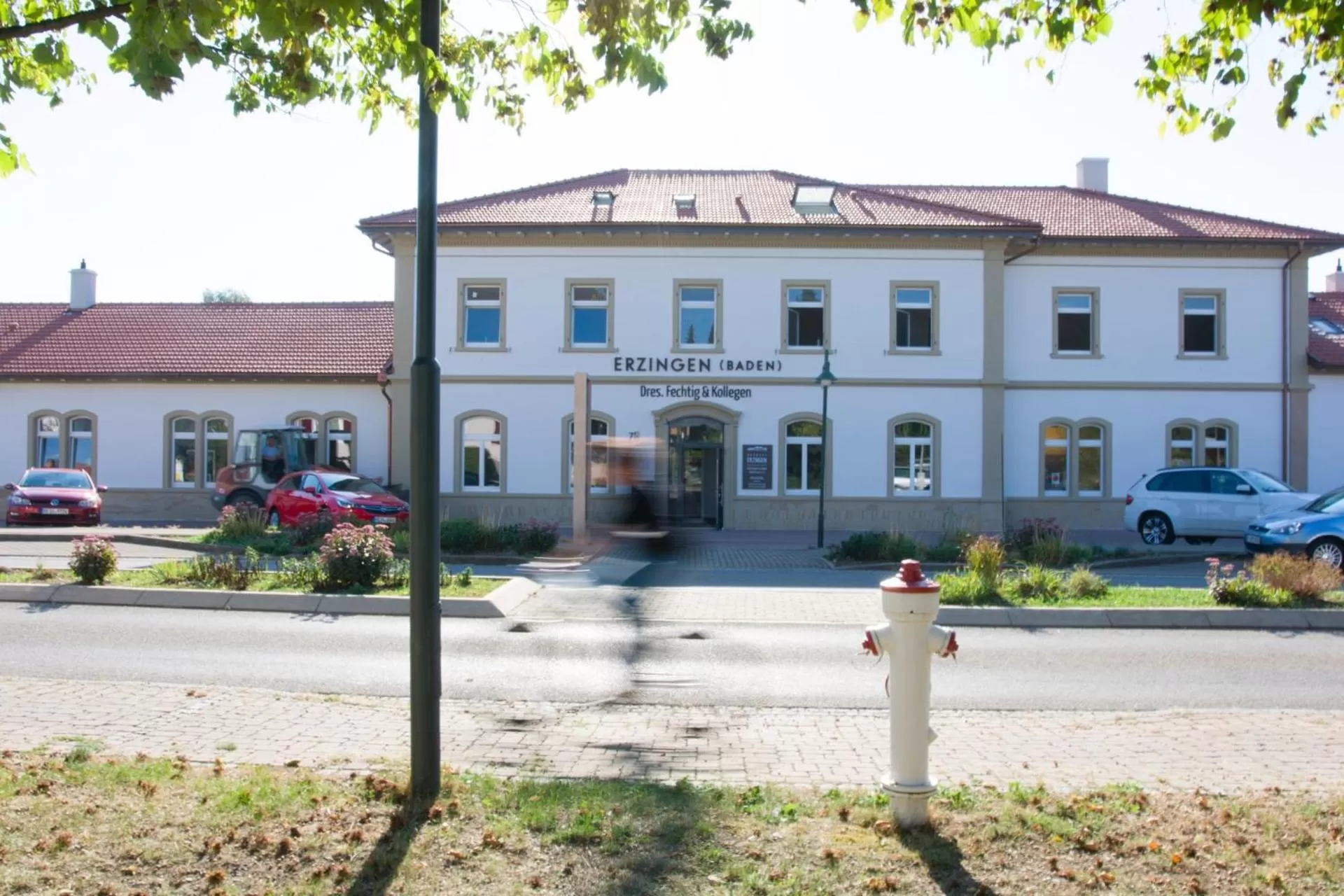 Facade/entrance, Property Building in Bahnhof-Erzingen, hotel, coffee & more