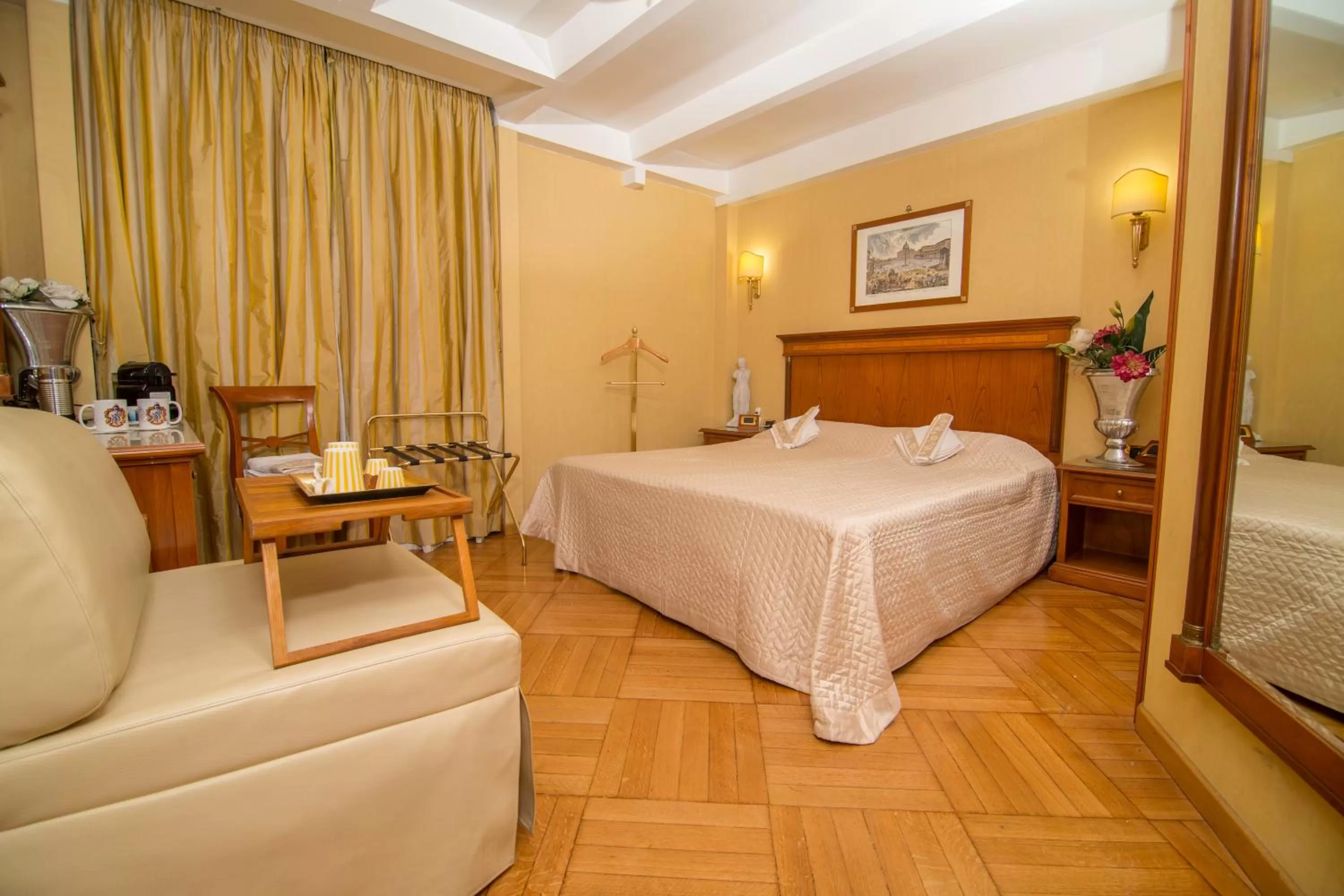 Photo of the whole room, Bed in Luxury Rooms H 2000 Roma