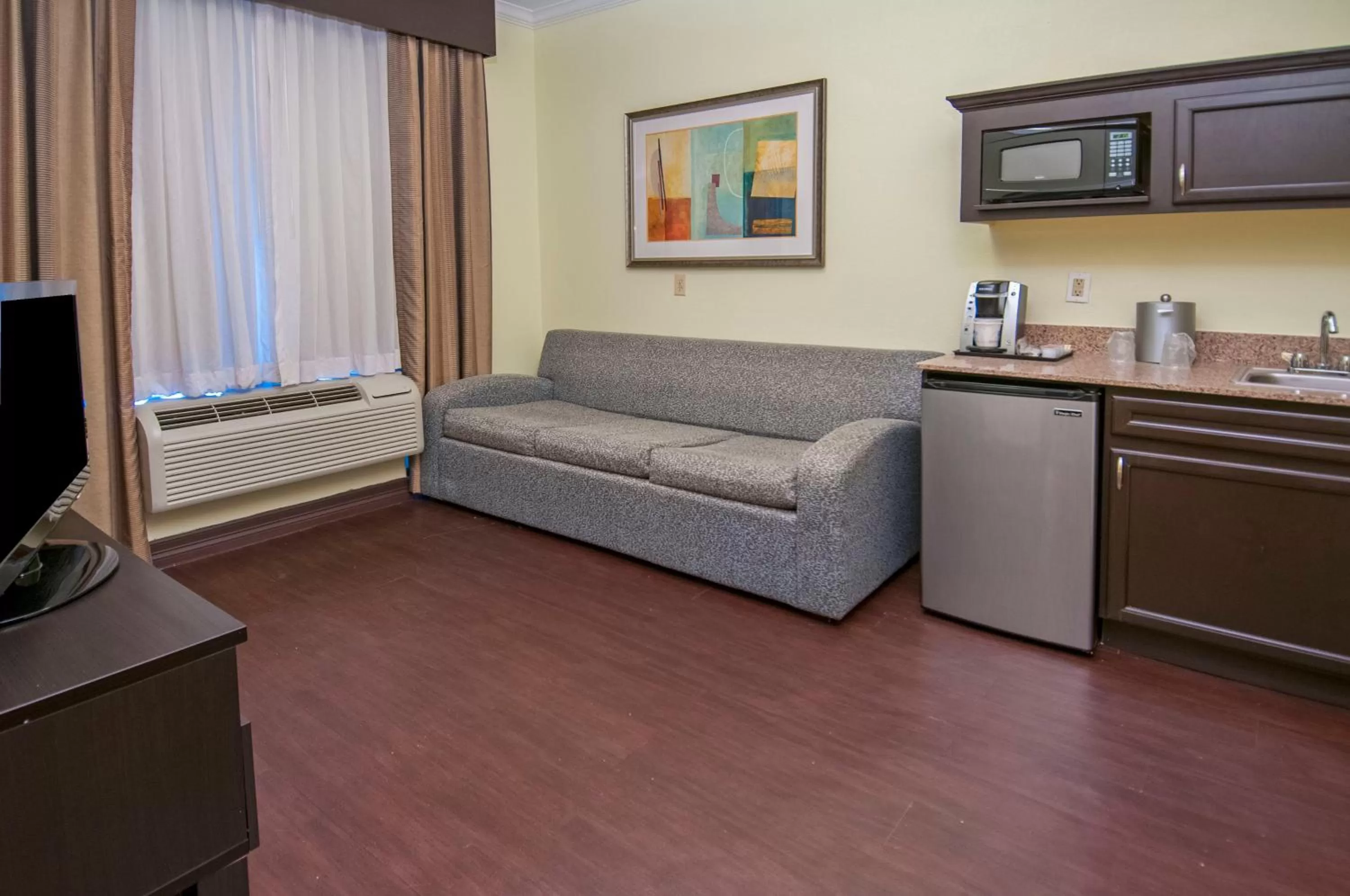 Photo of the whole room in Holiday Inn Express Hotel & Suites Houston North Intercontinental by IHG