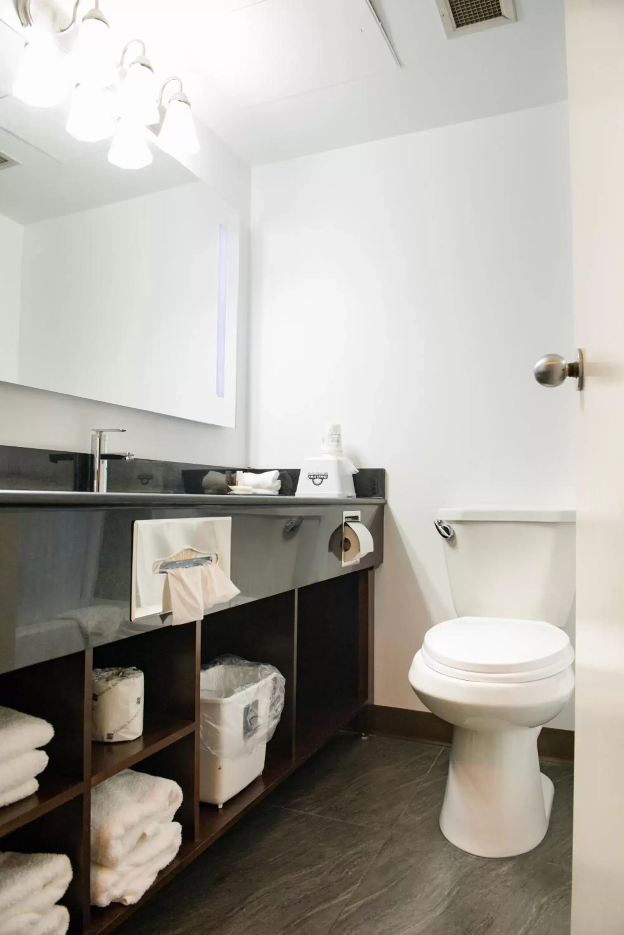 Deluxe Double Room with Two Double Beds - Non-Smoking in Howard Johnson by Wyndham Portage La Prairie Deluxe Double Room with Two Double Beds - Non-Smoking in Howard Johnson by Wyndham Portage La Prairie