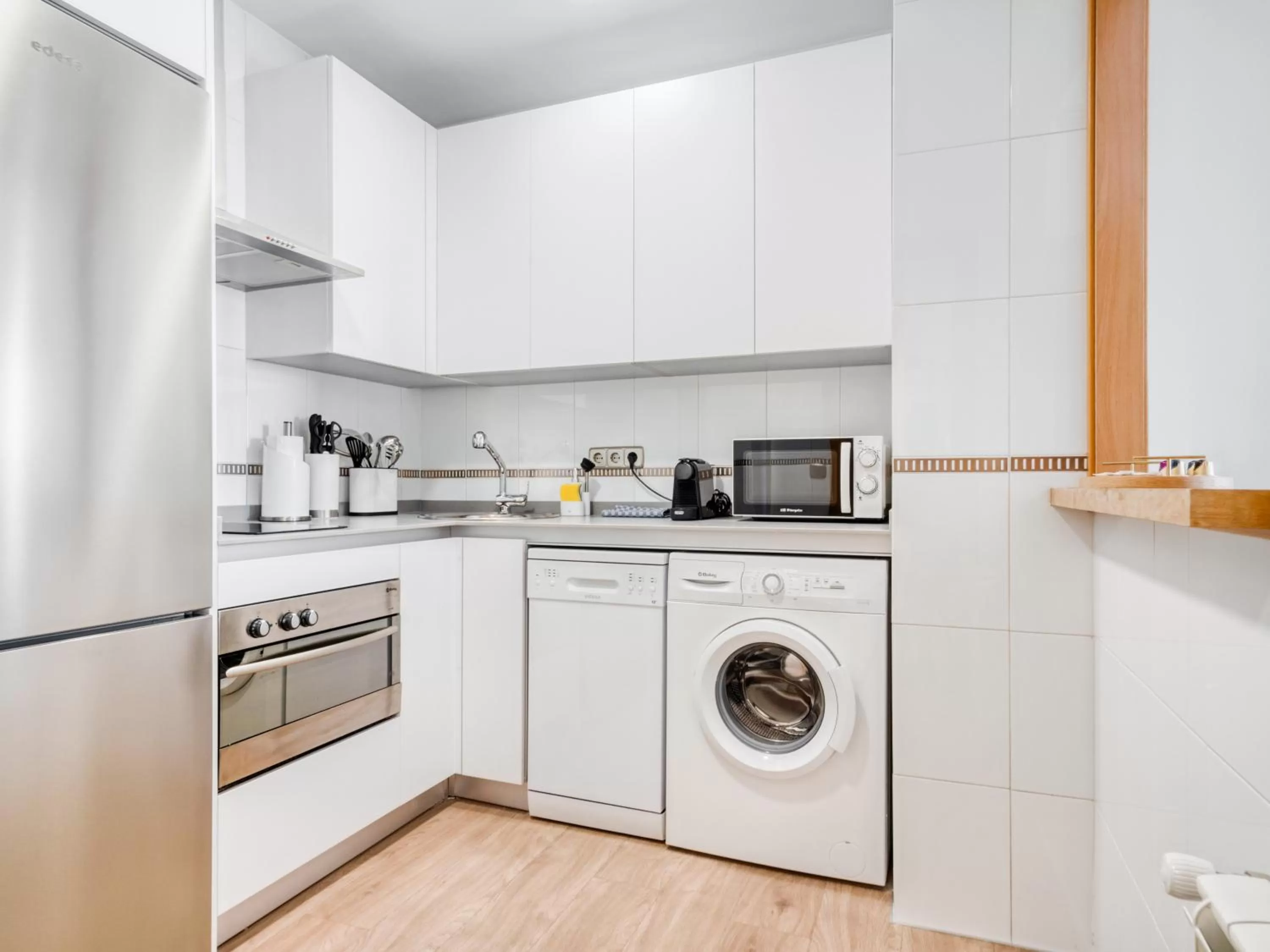 Kitchen or kitchenette in Limehome Madrid Calle de Don Ramón de la Cruz