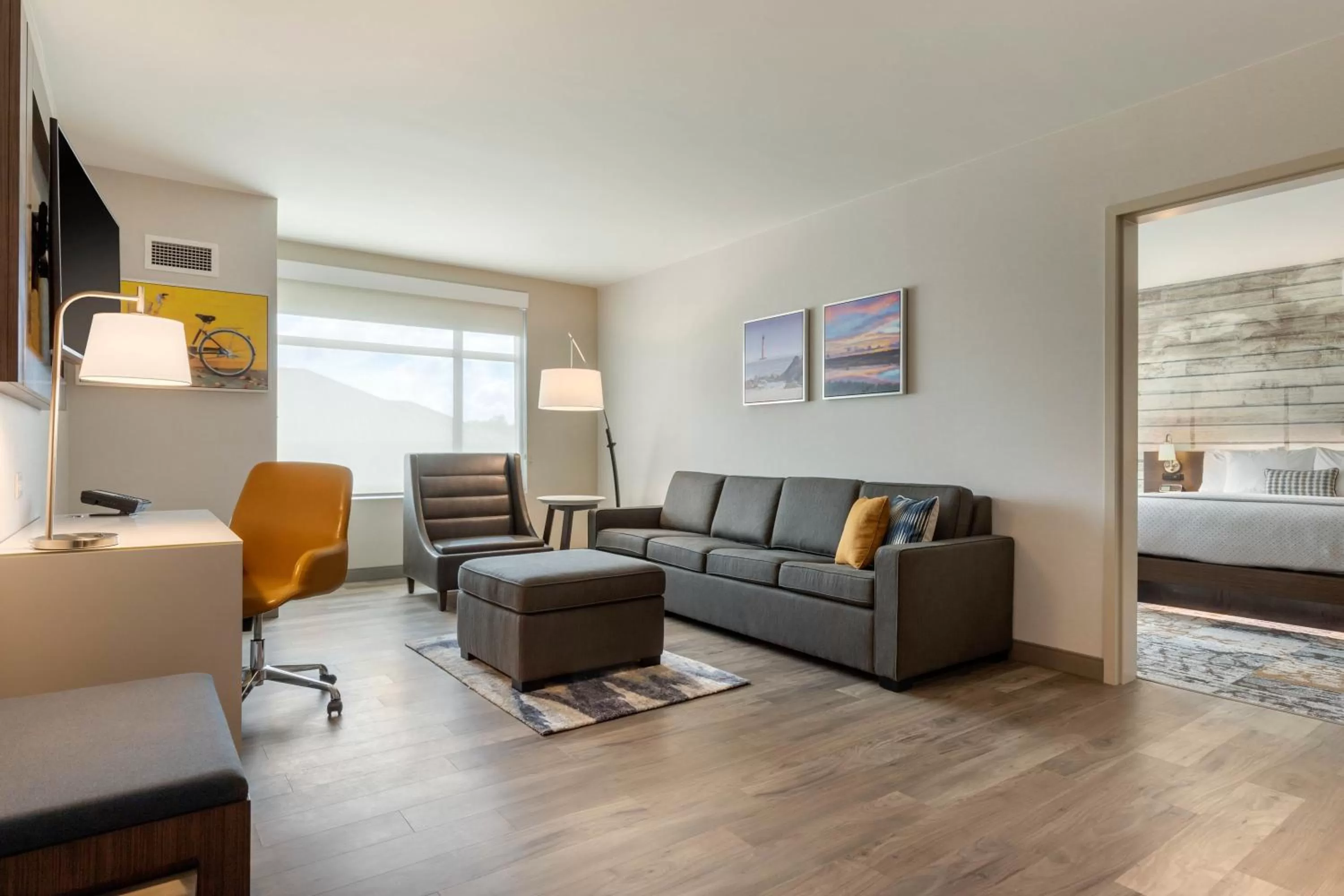 Living room in DoubleTree by Hilton Charleston Riverview