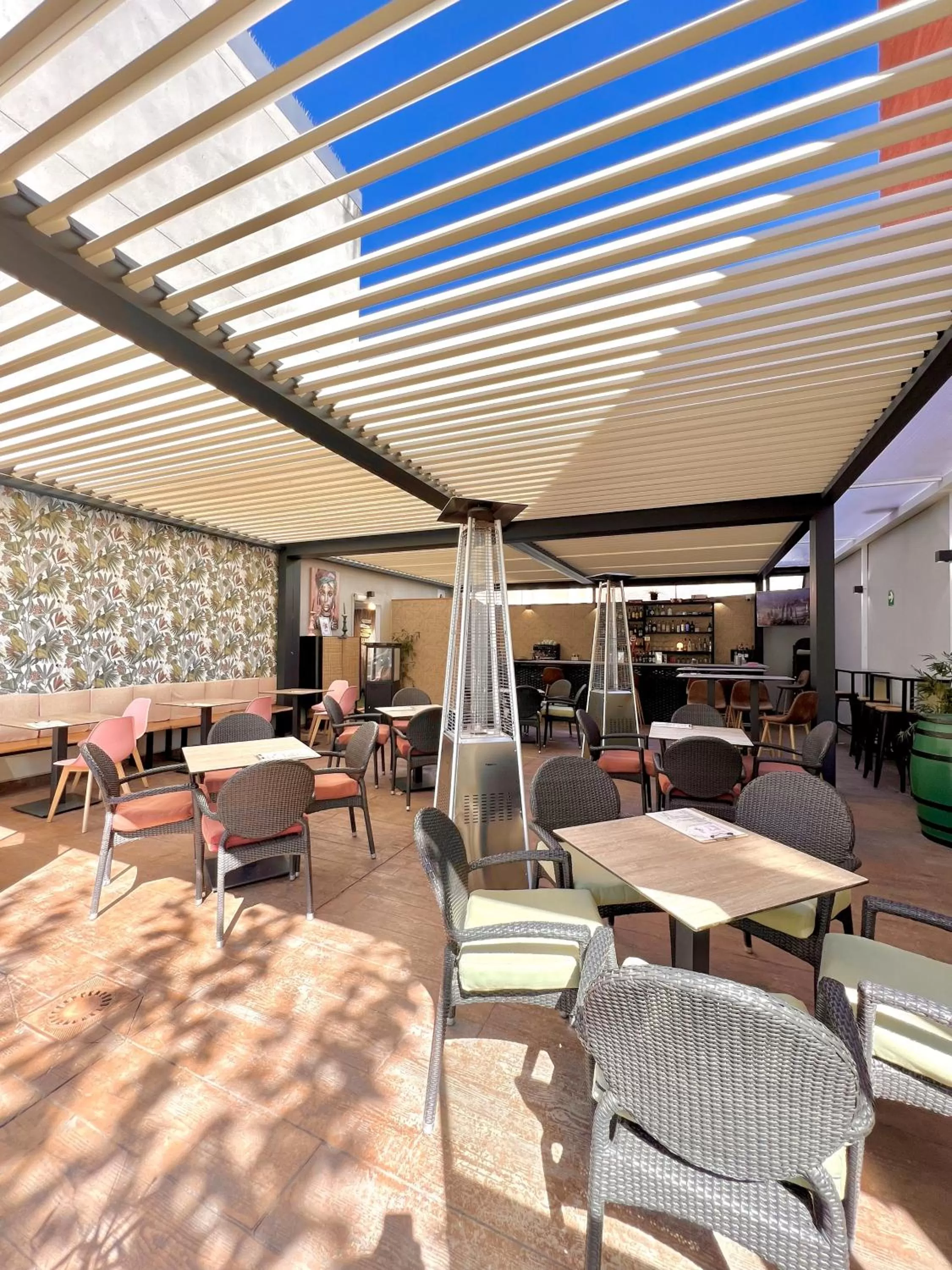 Restaurant/places to eat in Hotel Duero