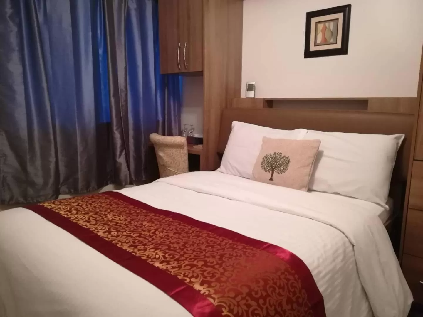 Photo of the whole room, Bed in Objectif Santé