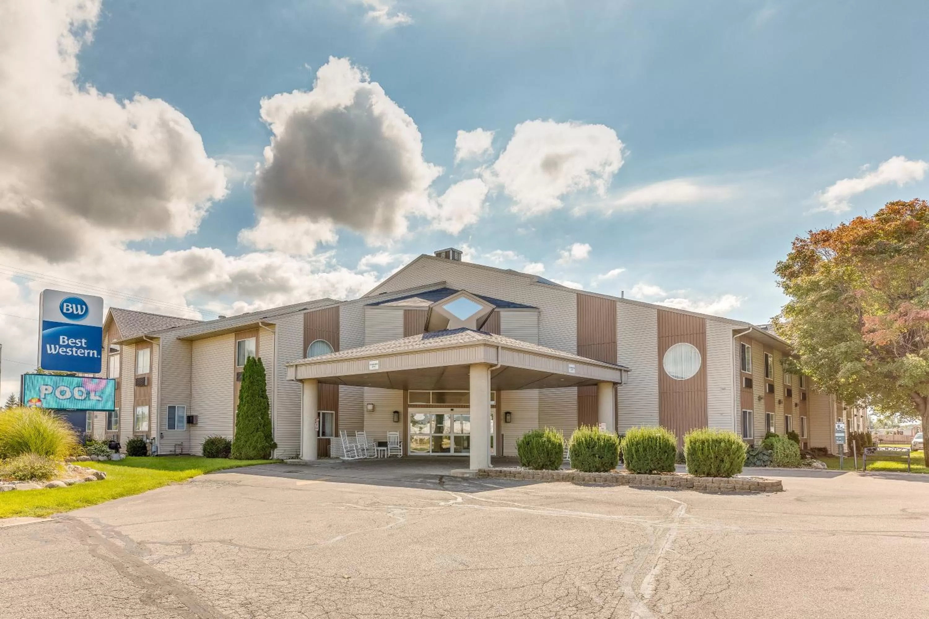 Property building in Best Western Lakewinds