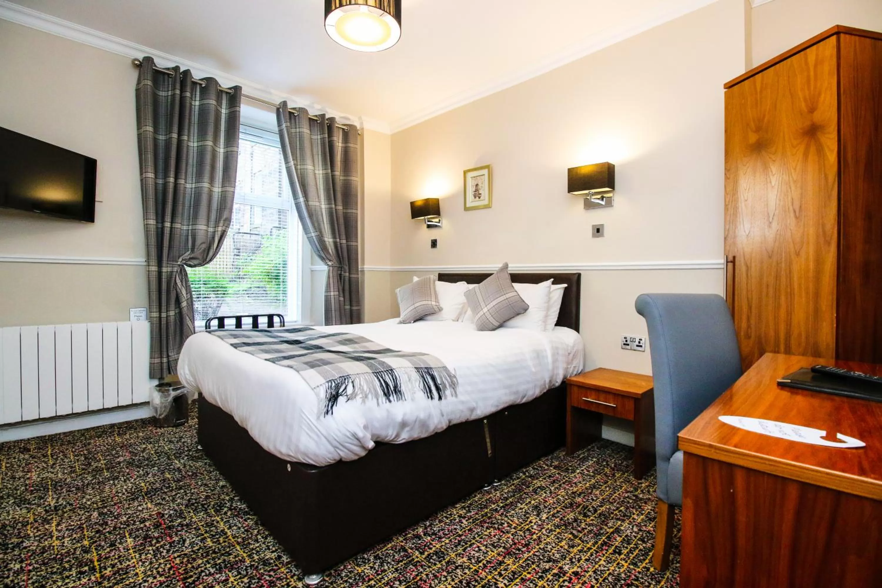 Bed in Kelvingrove Hotel - Sauchiehall St