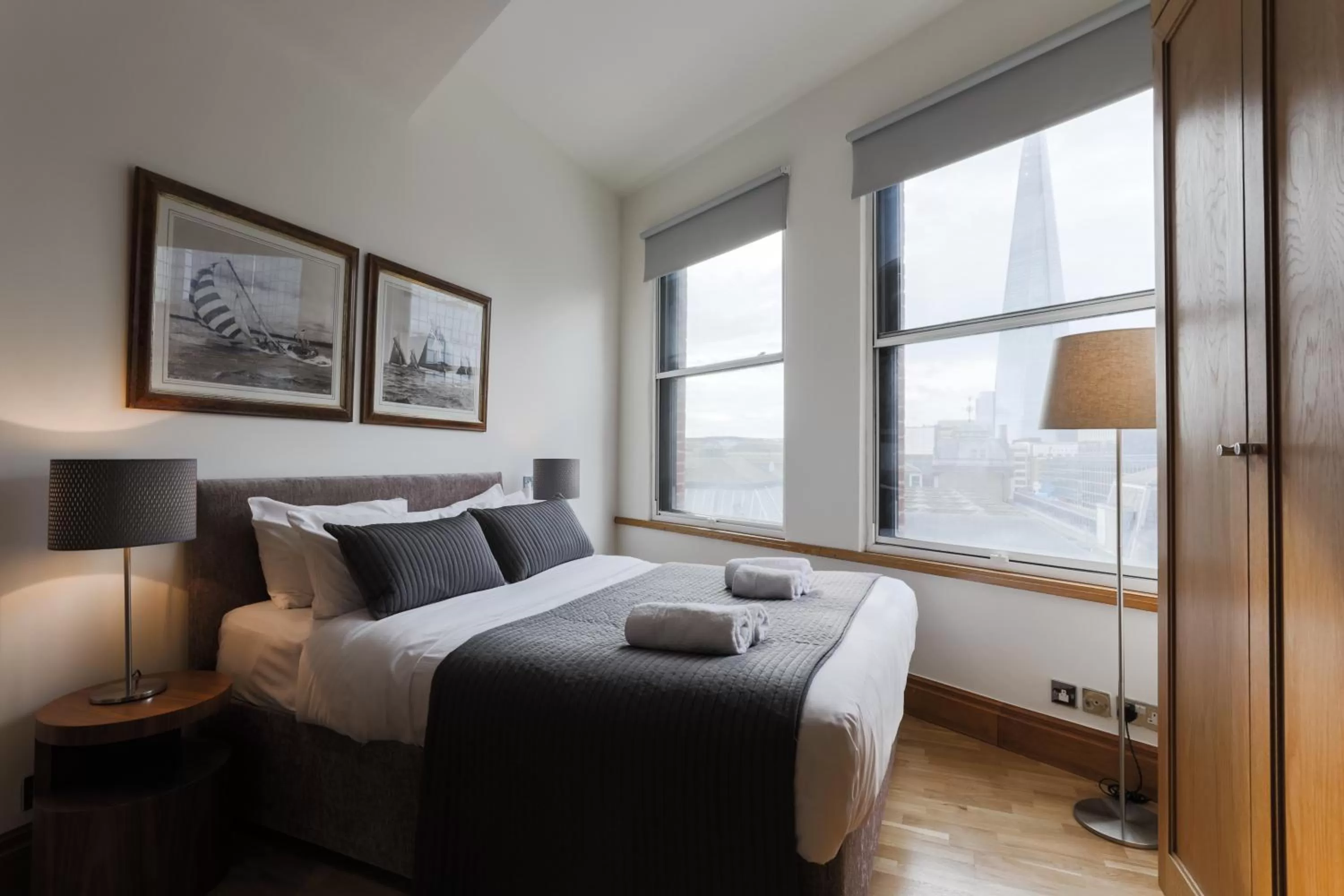 View (from property/room), Bed in Monument Apartments