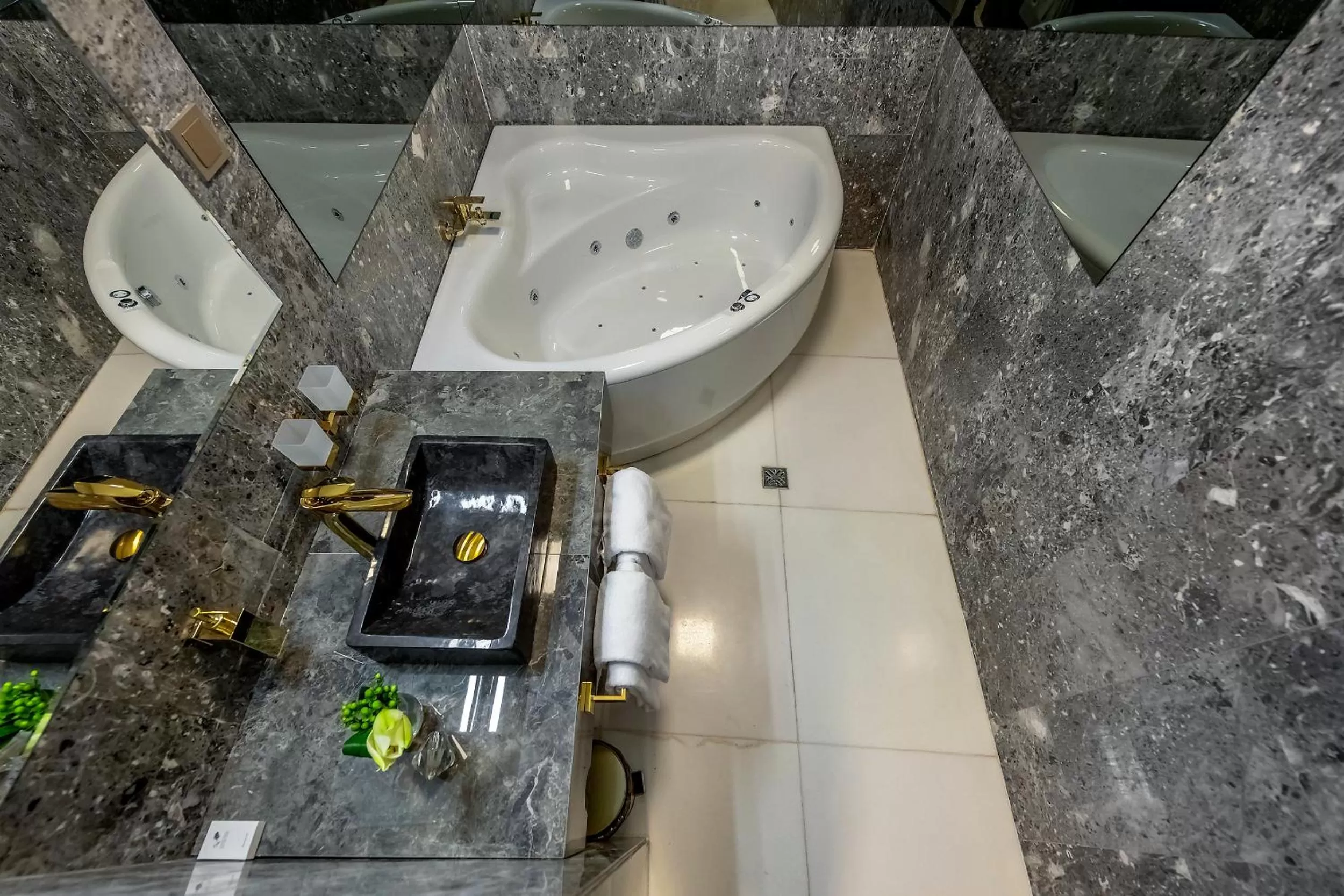 Shower in St Palace Hotel