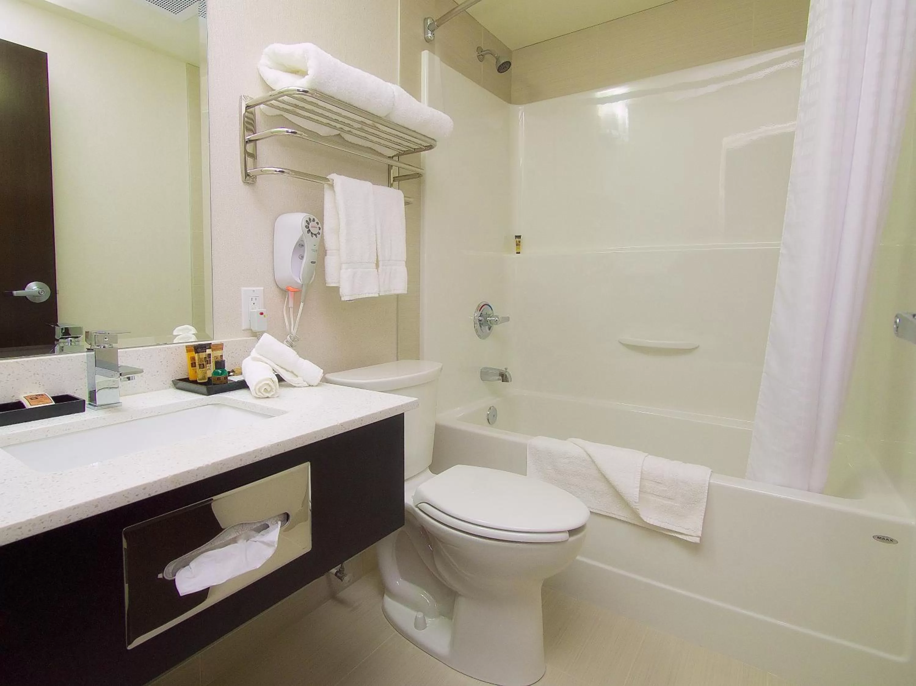 Bathroom in The Kanata by BCMInns Blairmore