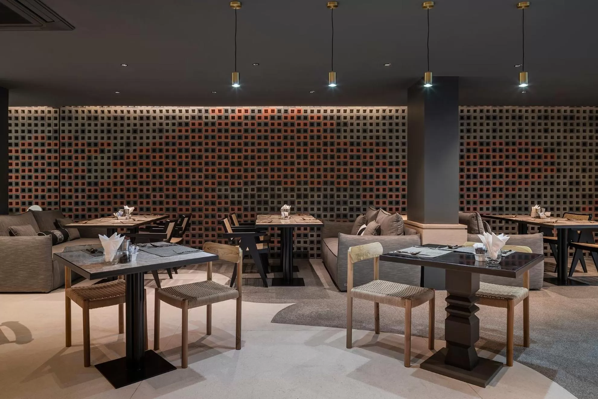 Restaurant/places to eat in Lilit Bang Lumphu Hotel