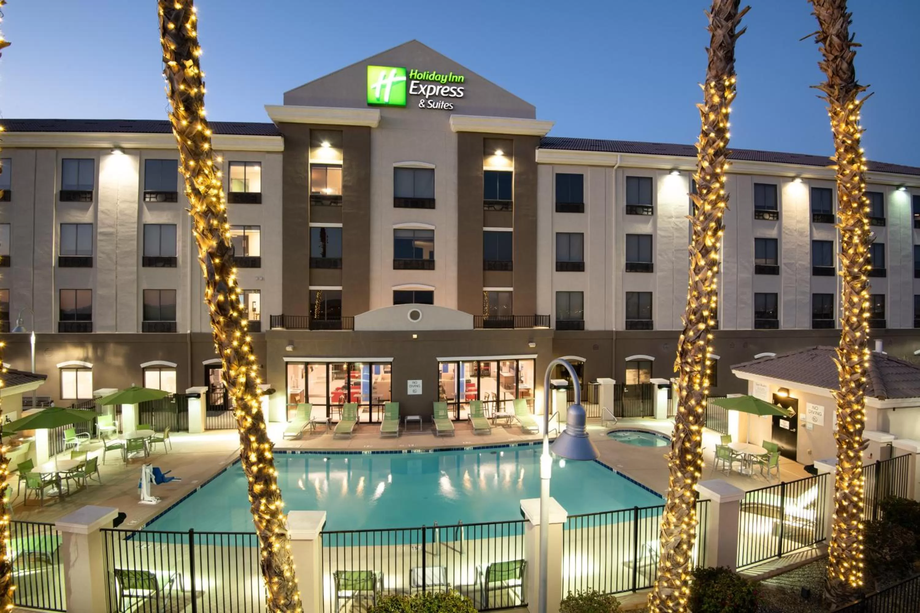 Swimming pool in Holiday Inn Express Hotel & Suites Yuma by IHG