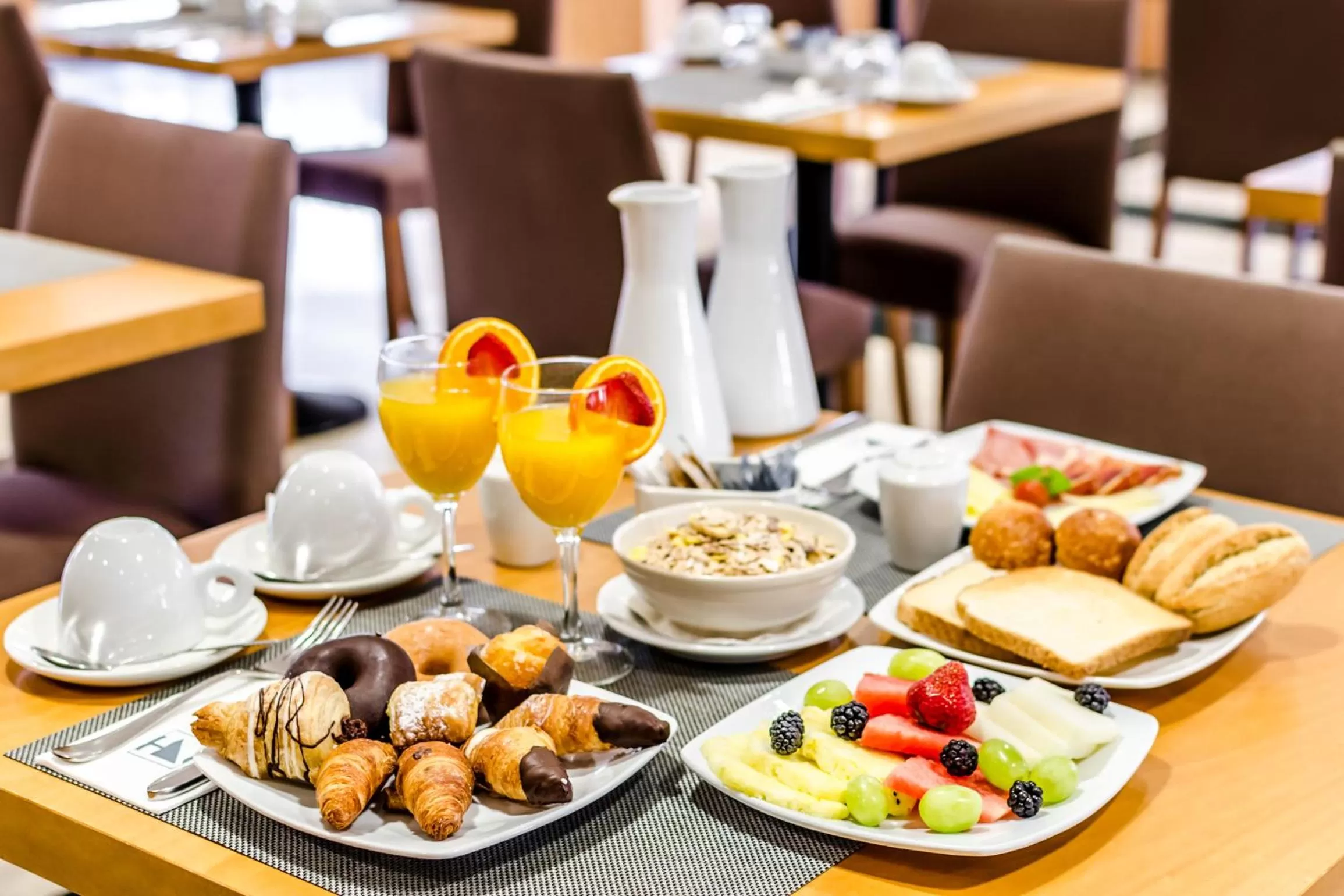 Buffet breakfast in Eurostars Lisboa Parque