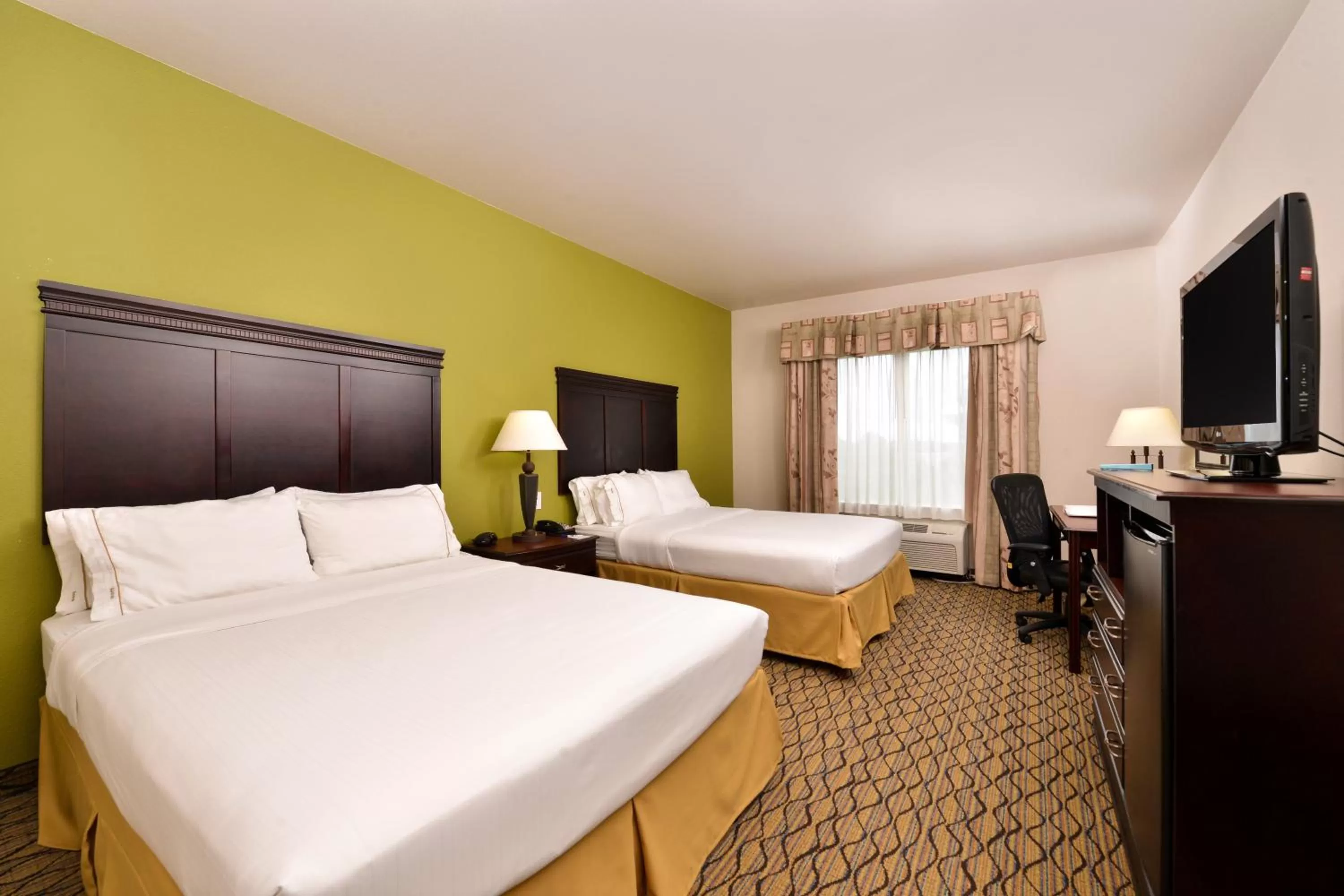 Photo of the whole room in Holiday Inn Express Hotel & Suites Sherman Highway 75 by IHG