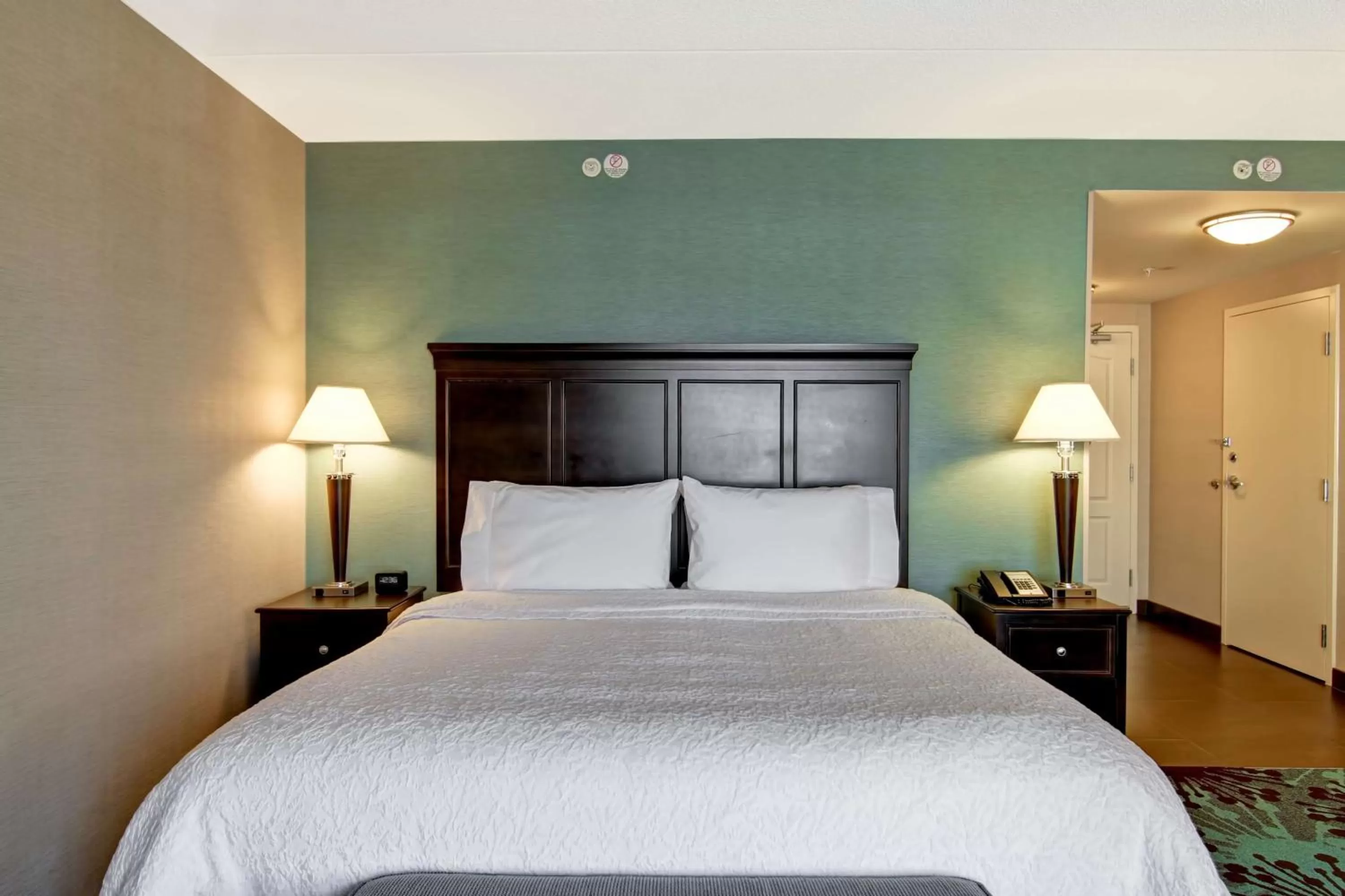 Bed in Hampton Inn by Hilton Toronto Airport Corporate Centre