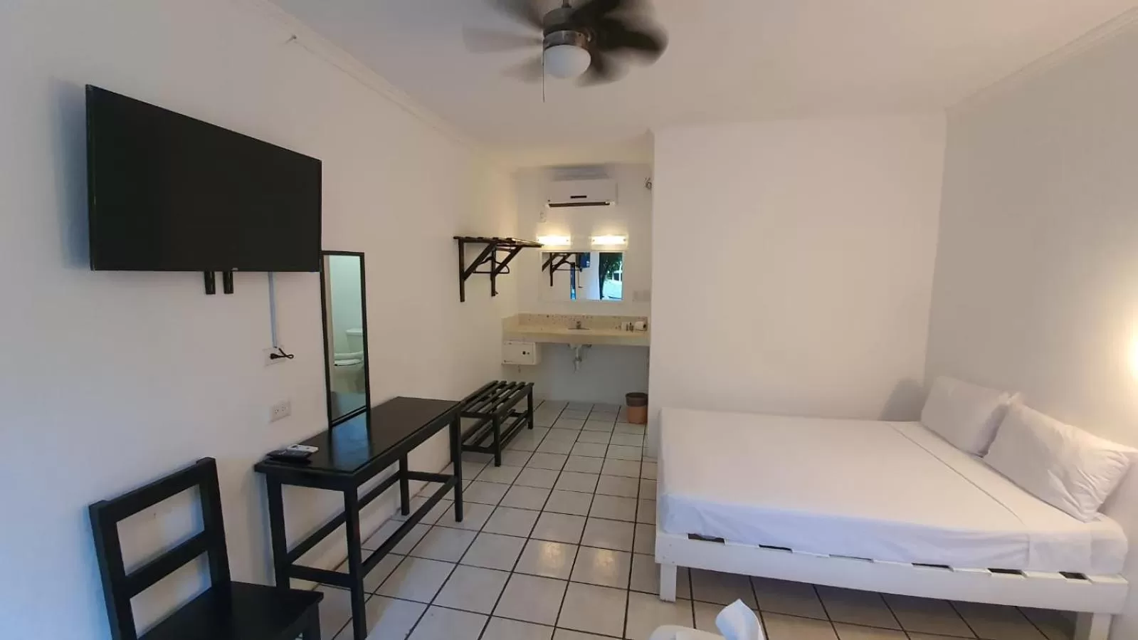 TV/Entertainment Center in "5TH AVENUE" Beach Energy Hotel "by BFH"