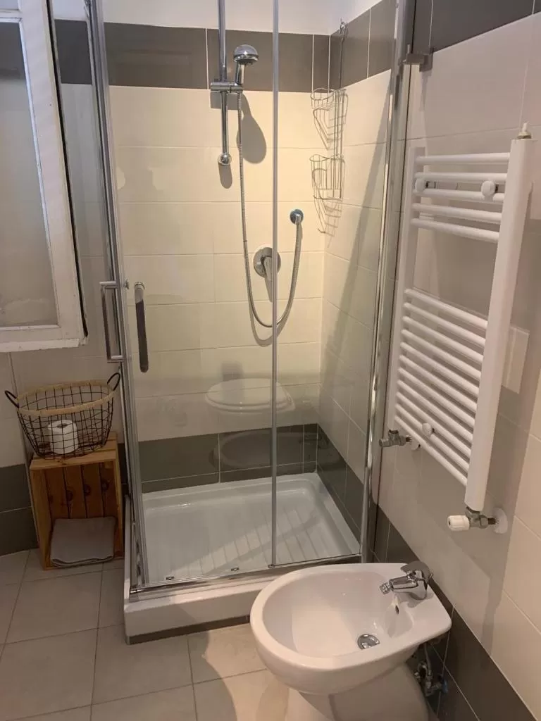 Bathroom in Agriostello Riparo