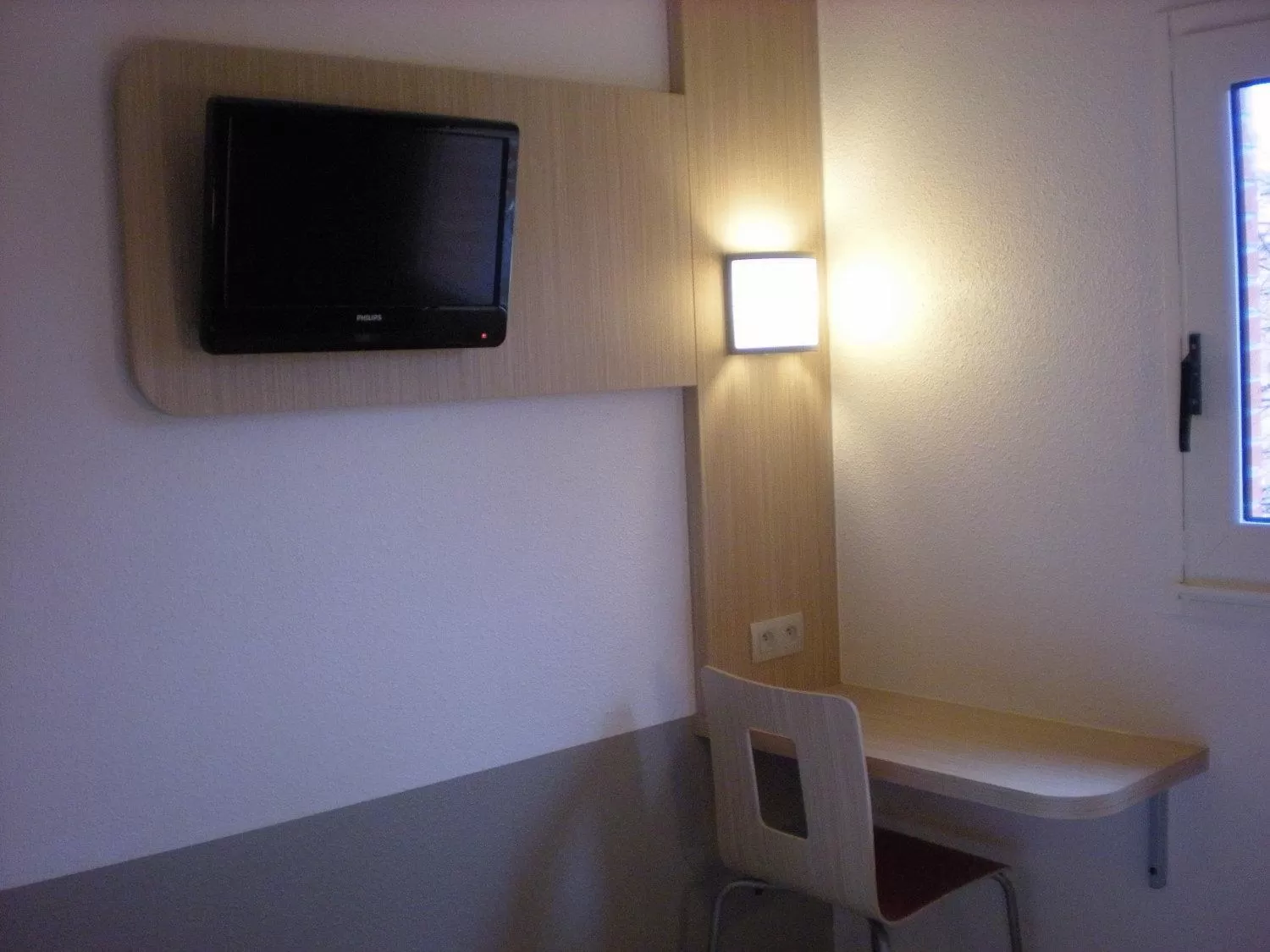 Triple Room with 3 Single Beds in Premiere Classe Toulouse Sud Labege