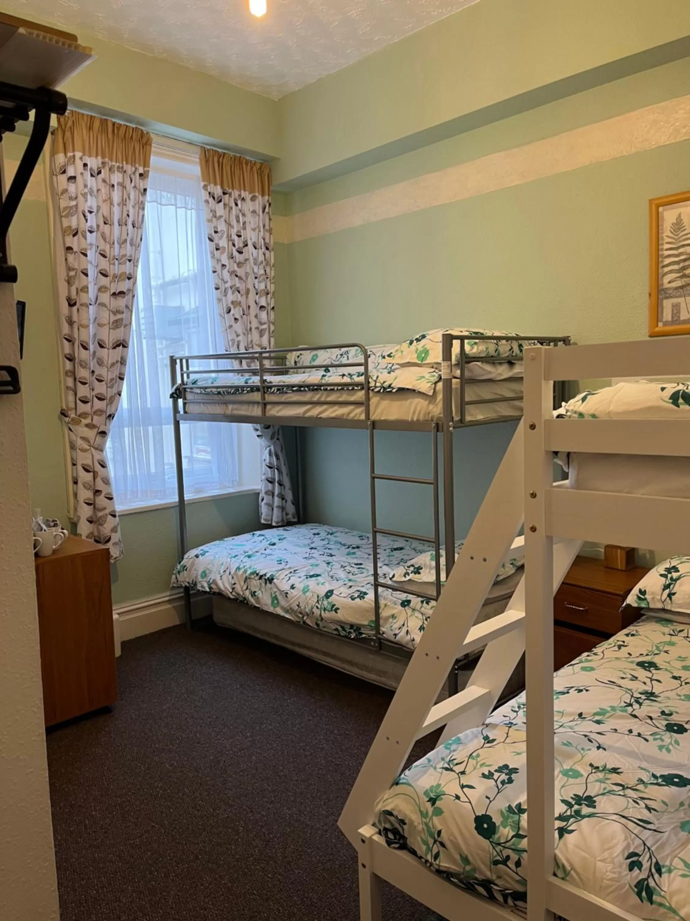 Bunk Bed in Alondra Hotel