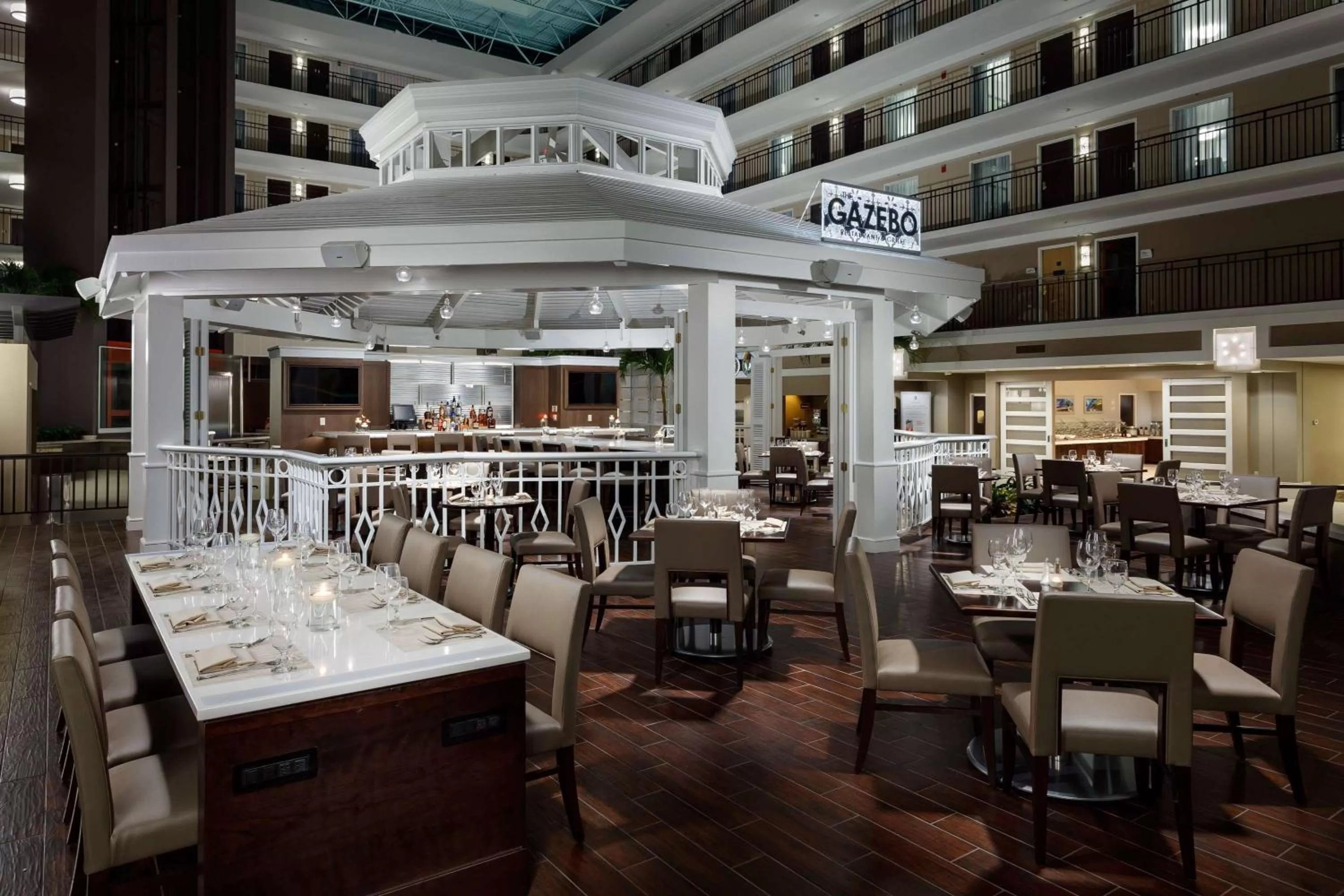 Restaurant/places to eat in Embassy Suites by Hilton Orlando Lake Buena Vista Resort