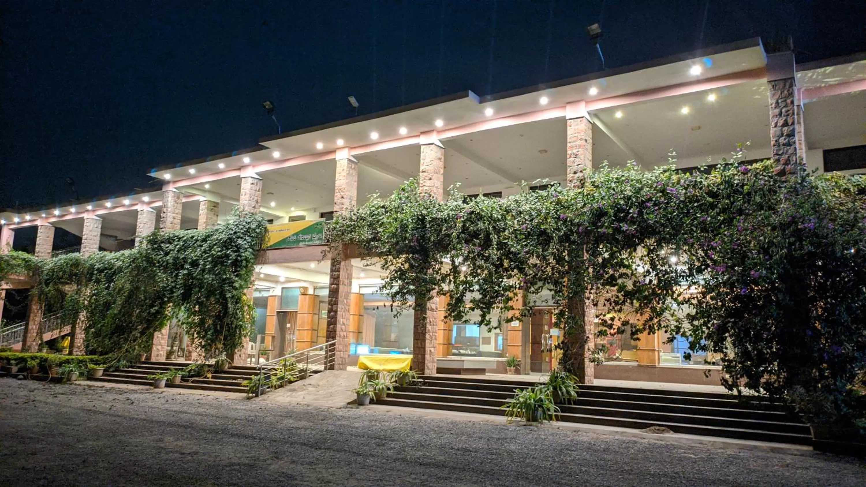 Dining area in Kanthi Resorts Badami