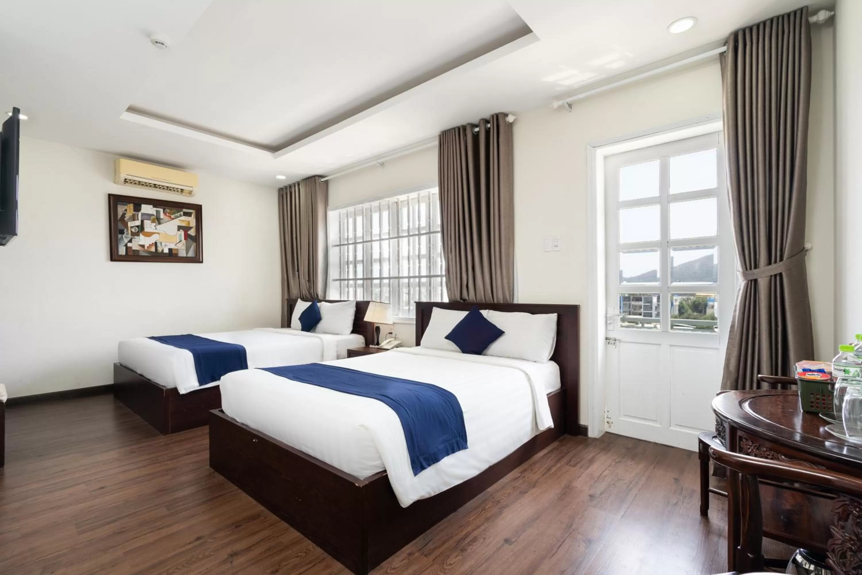 Bed in Central Hotel by Joi Hospitality