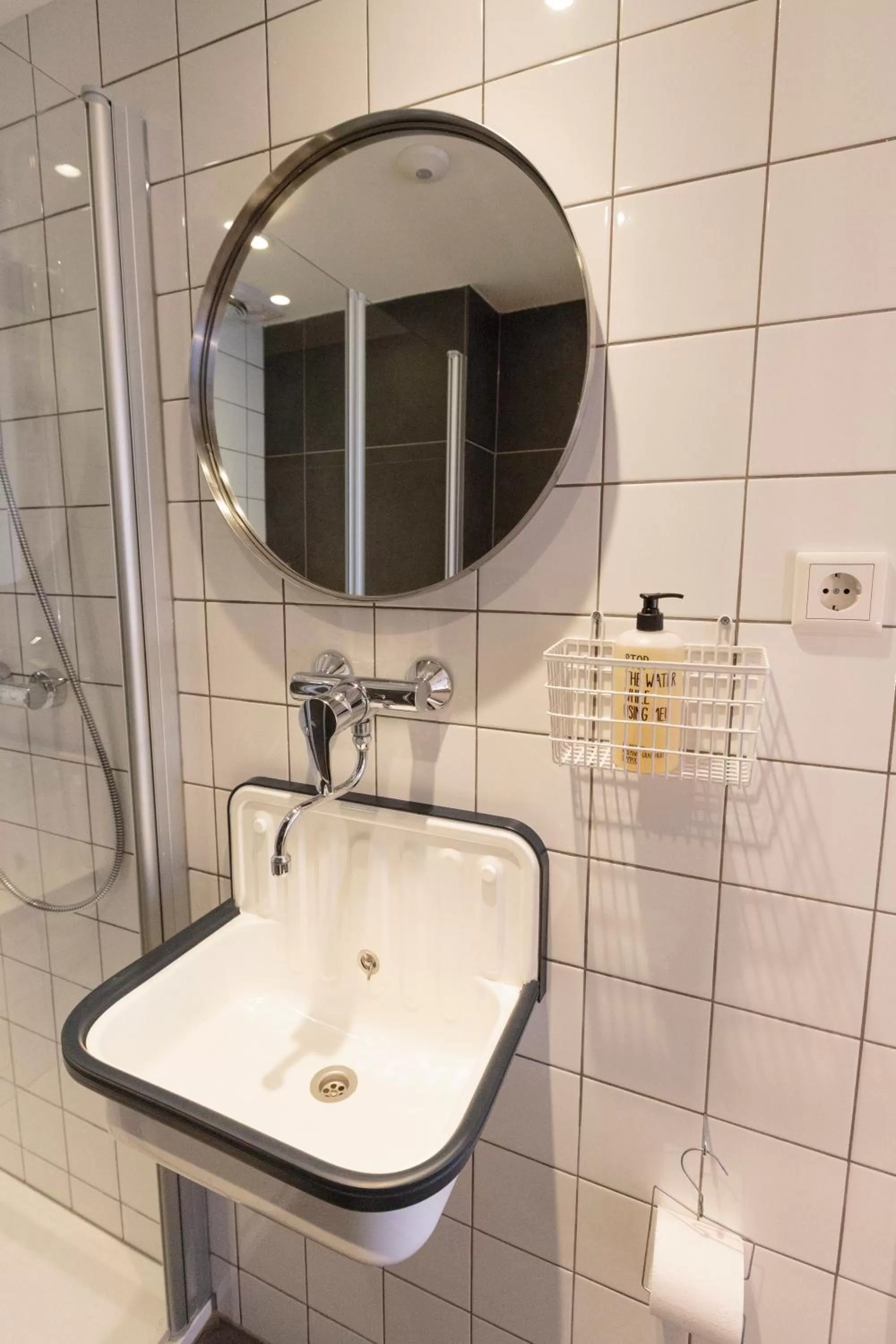 Bathroom in Hotel Dwars