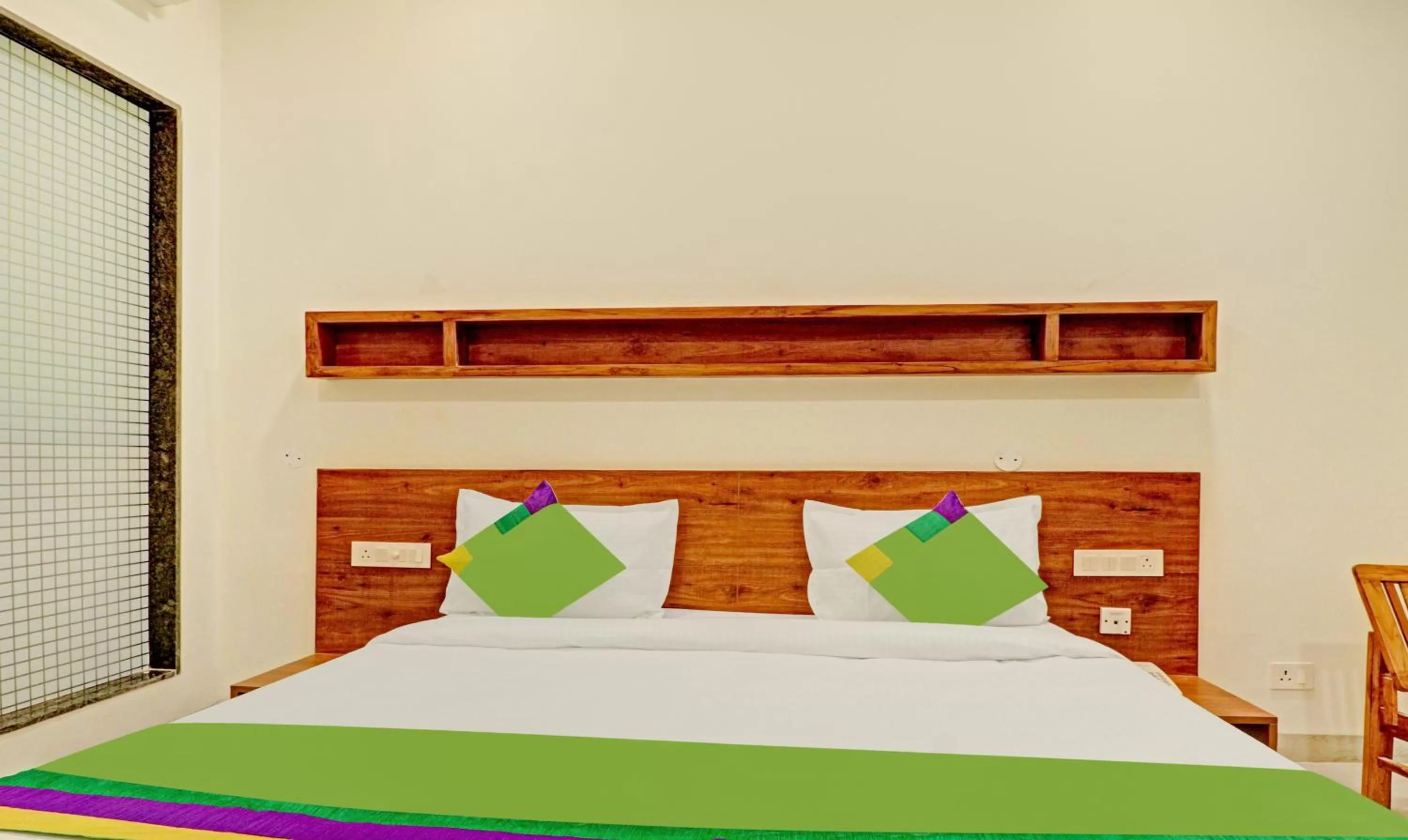 Bedroom, Bed in Treebo Delmont