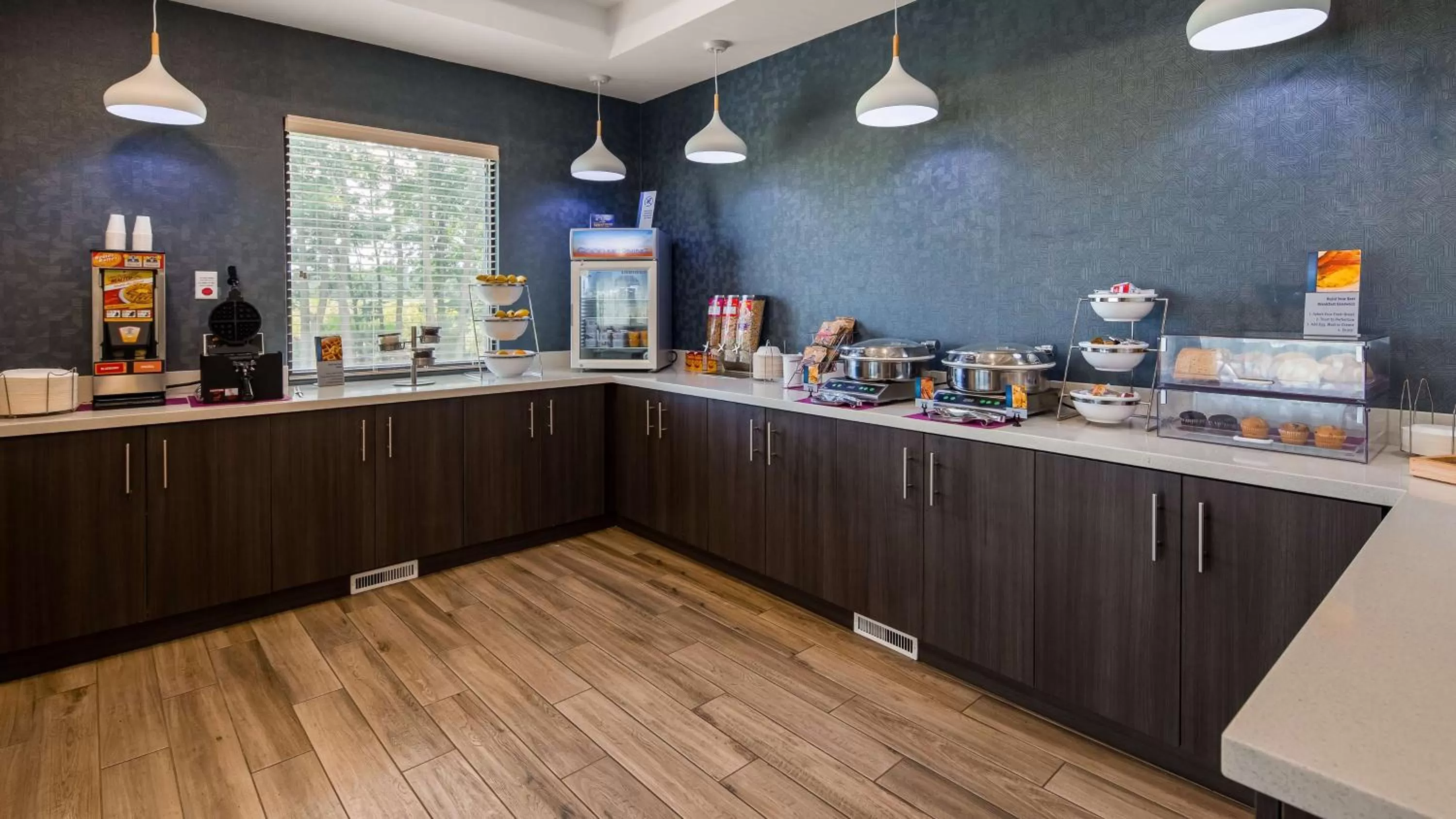 Restaurant/places to eat in Best Western Hampshire Inn & Suites