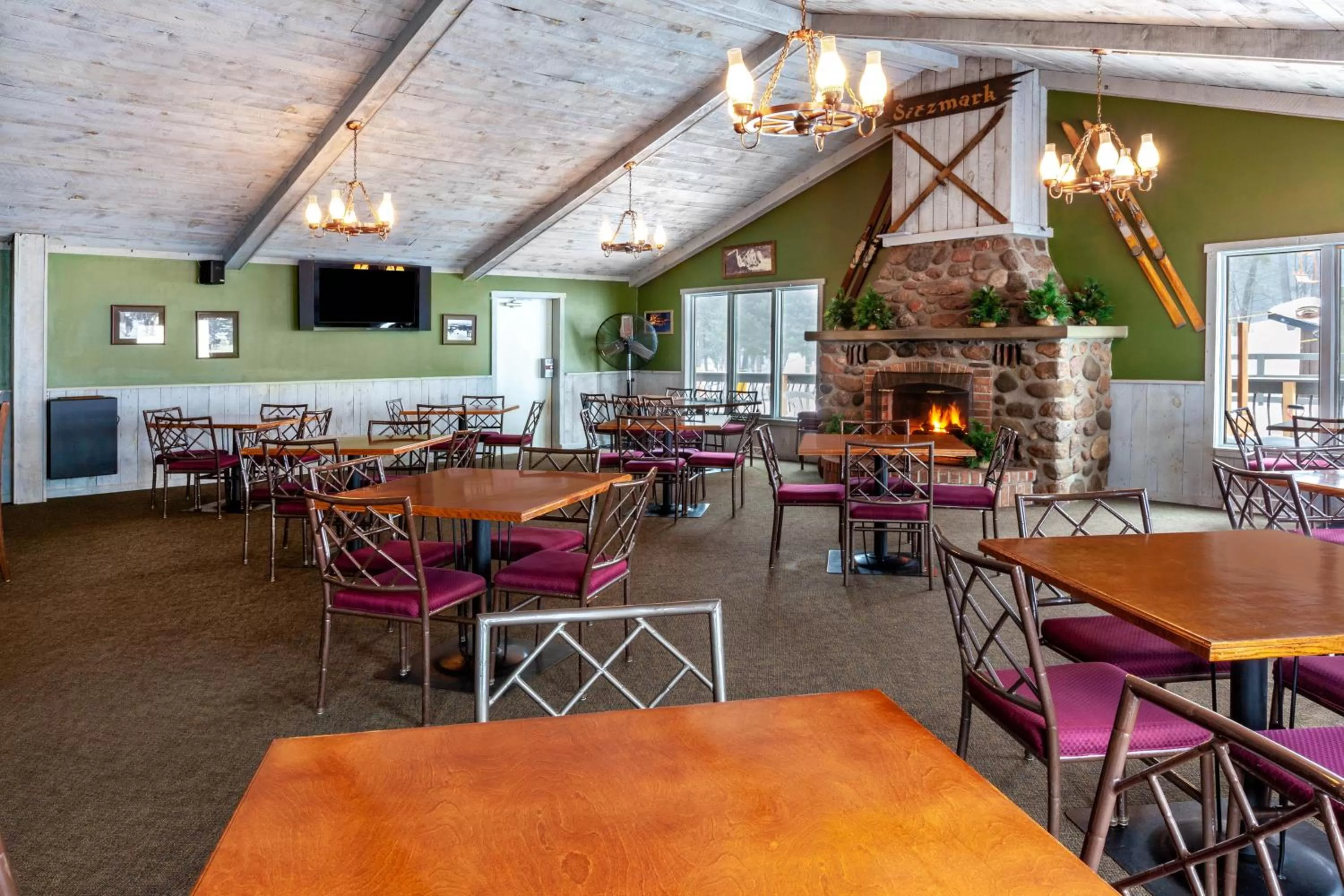 Lounge or bar in Pine Mountain Resort