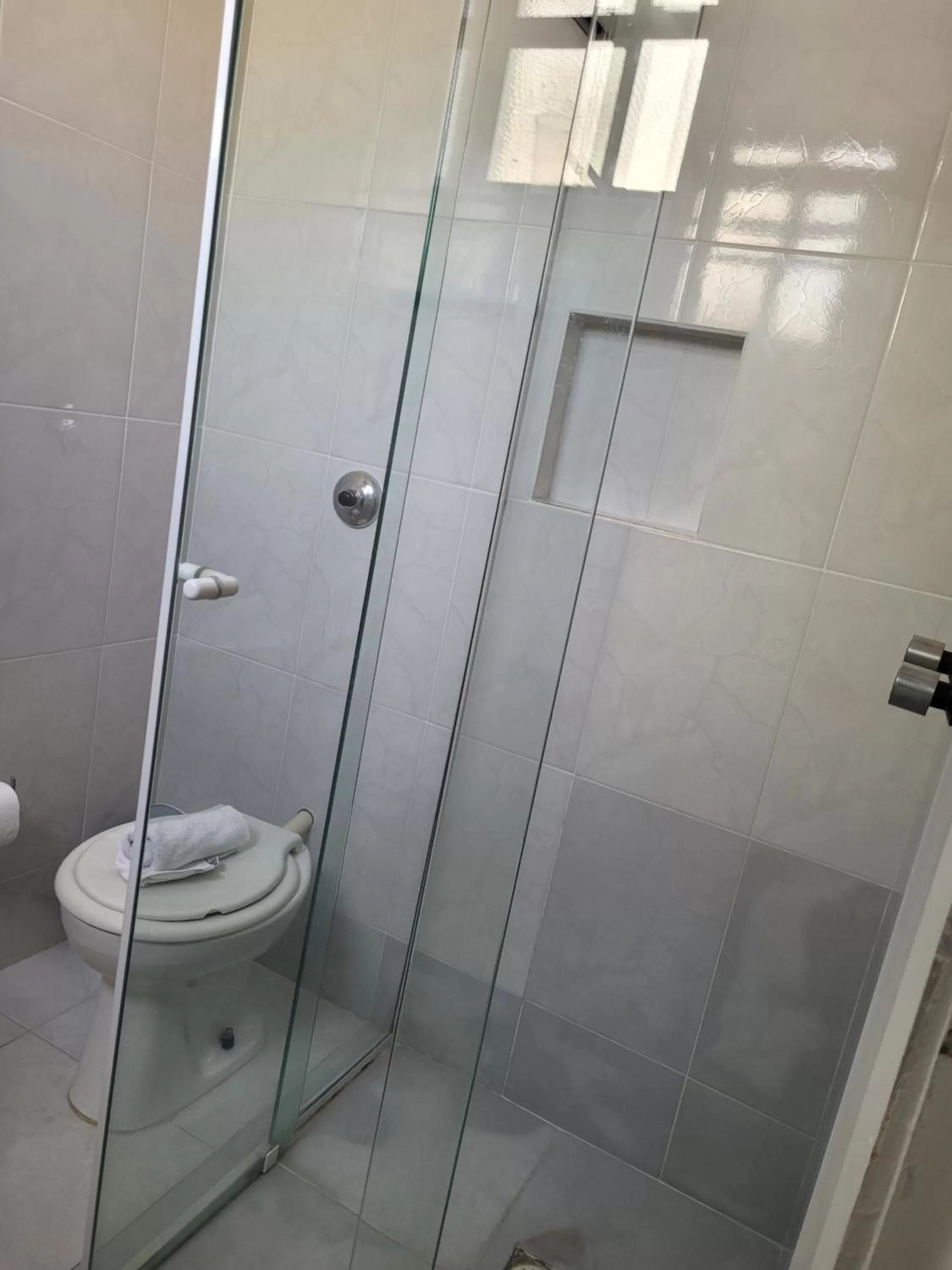 Shower in Hotel Estação Express