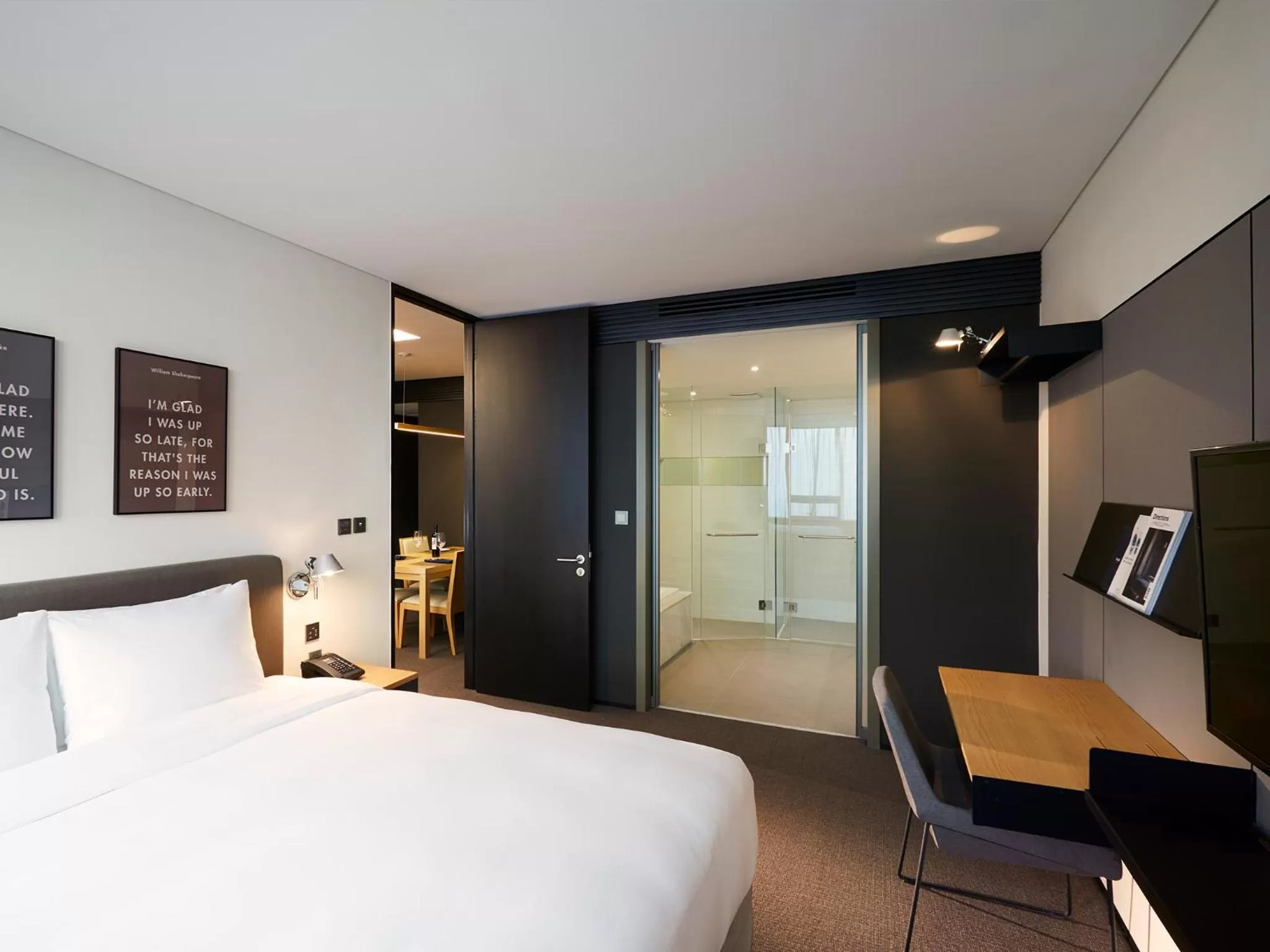 Photo of the whole room, Bed in GLAD Mapo