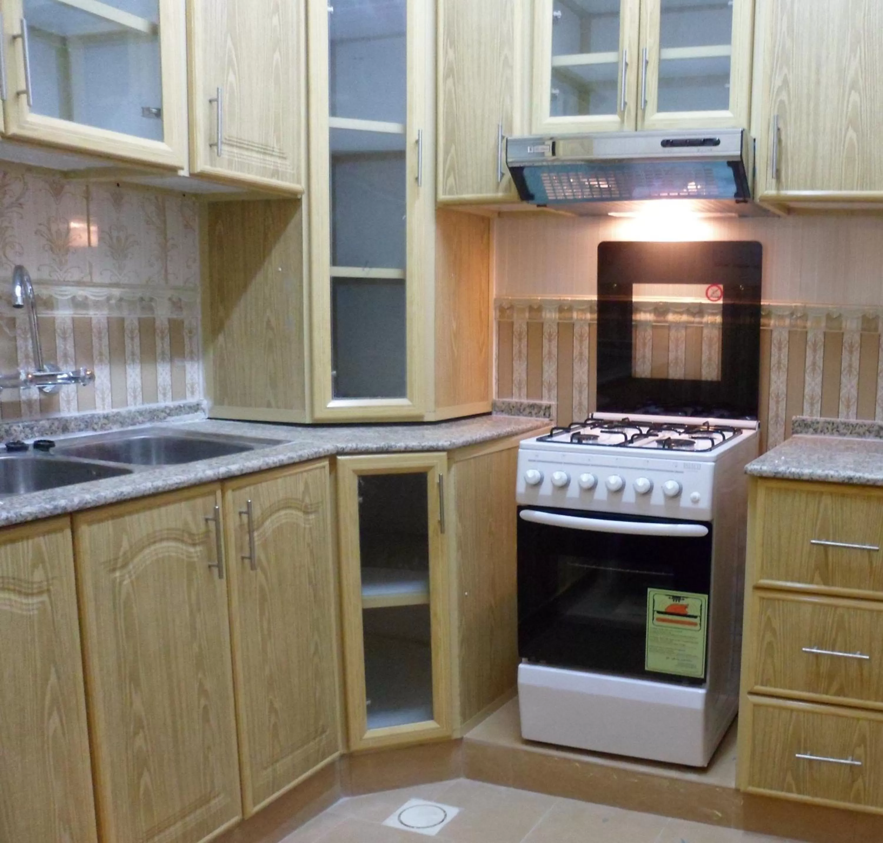 Kitchen or kitchenette in Nizwa Hotel Apartments