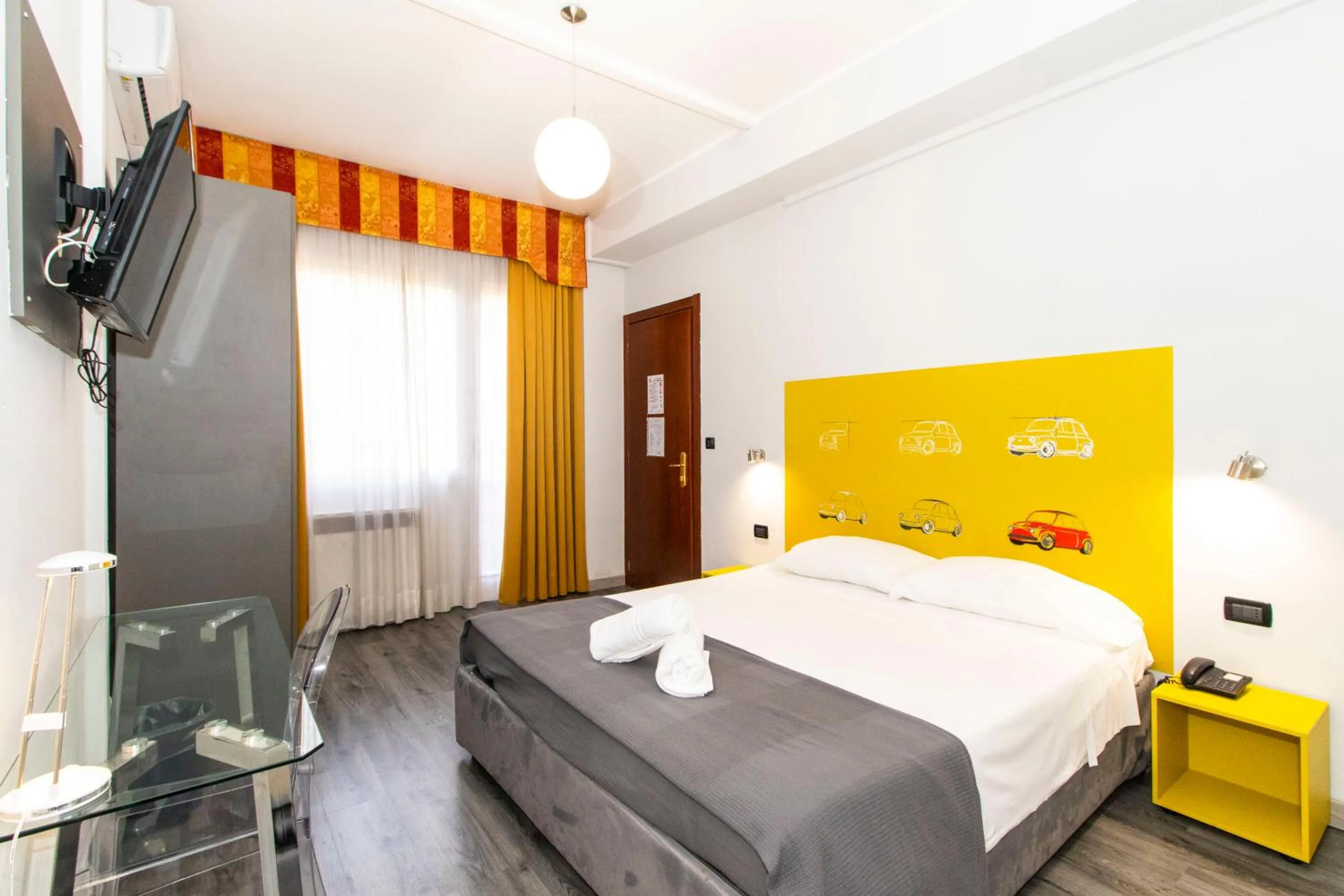 Photo of the whole room, Bed in Hotel Cristallo Torino