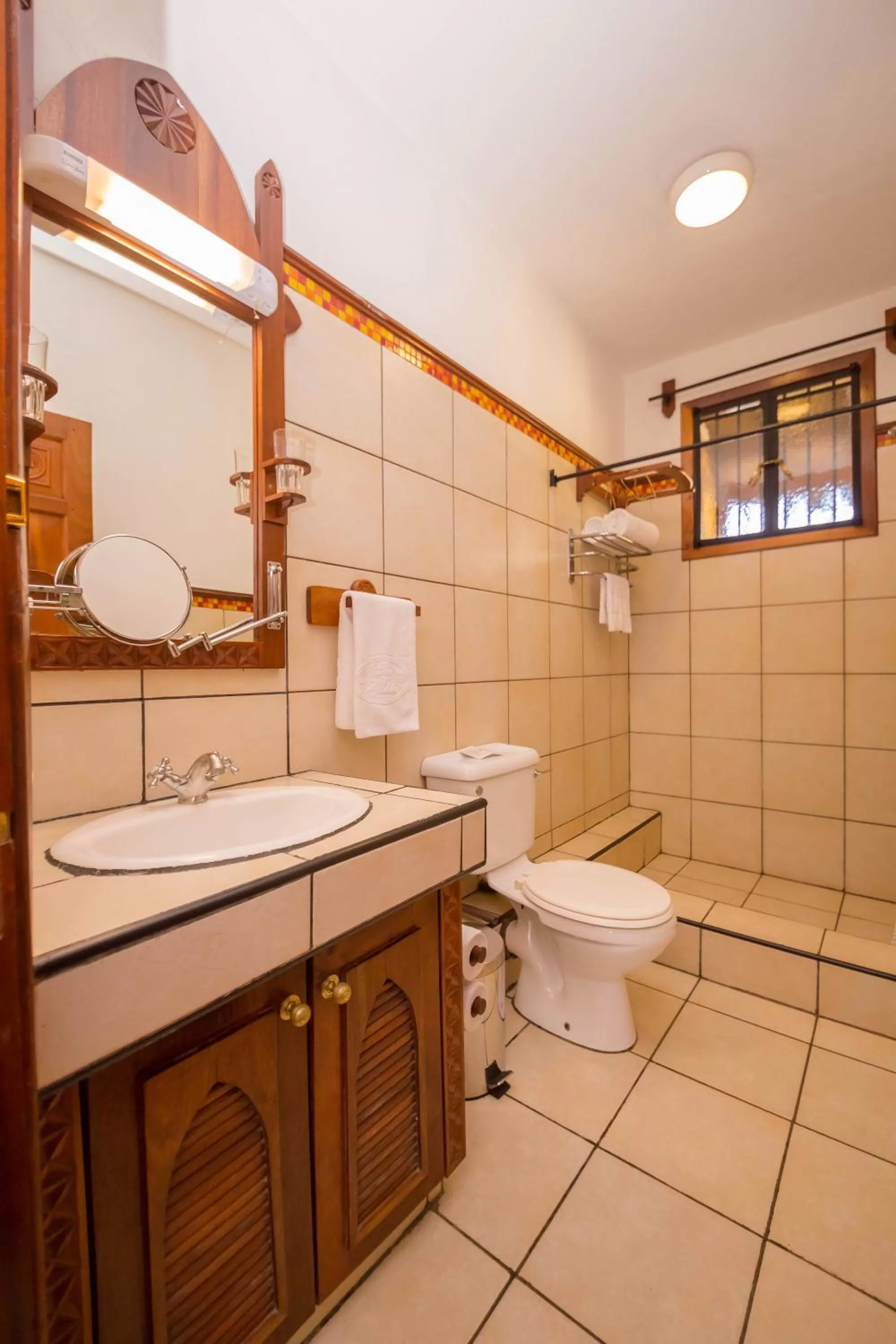 Bathroom in The King Post