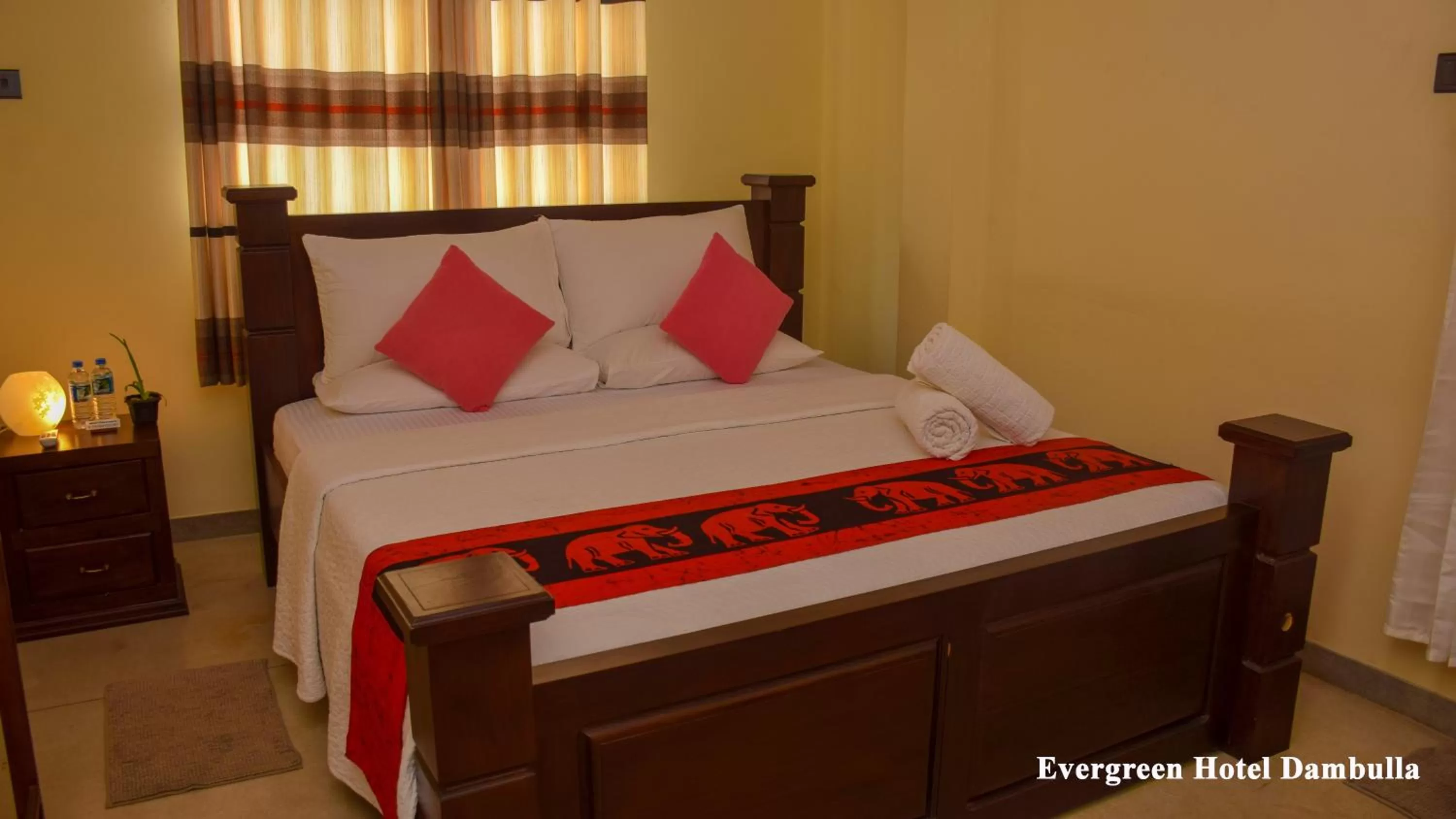 Bedroom, Bed in Evergreen Hotel Dambulla