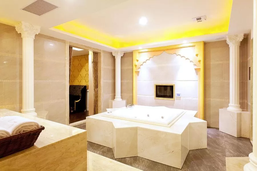 Bathroom in Discovery Motel - Yanping