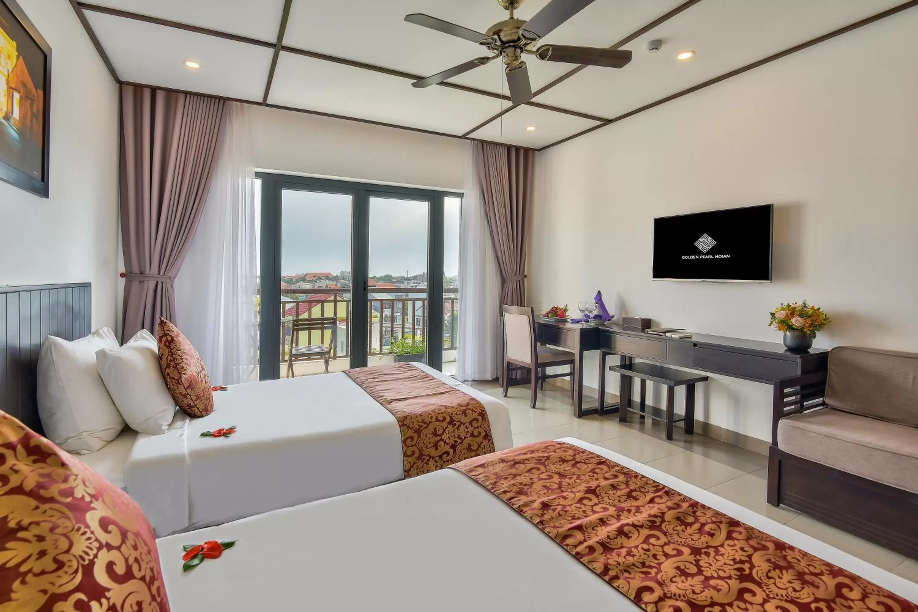 Deluxe Twin Room with Balcony and City View in Golden Pearl Hoi An Hotel Deluxe Twin Room with Balcony and City View in Golden Pearl Hoi An Hotel