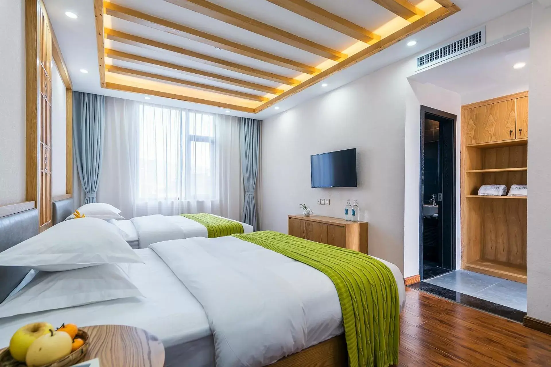 Budget Double Room in Lijiang Gemmer Hotel Budget Double Room in Lijiang Gemmer Hotel