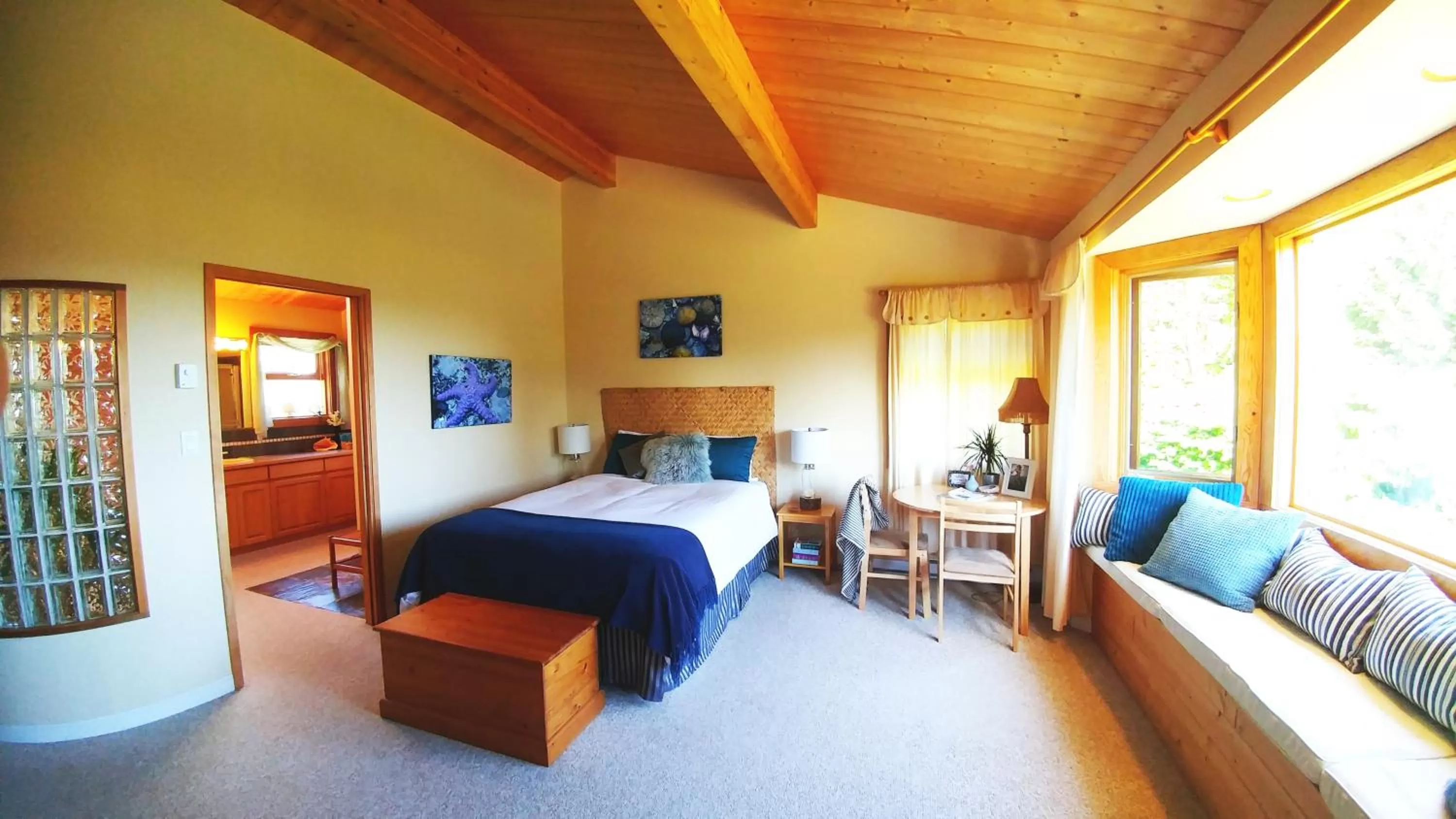 Secret Beach B&B Suites