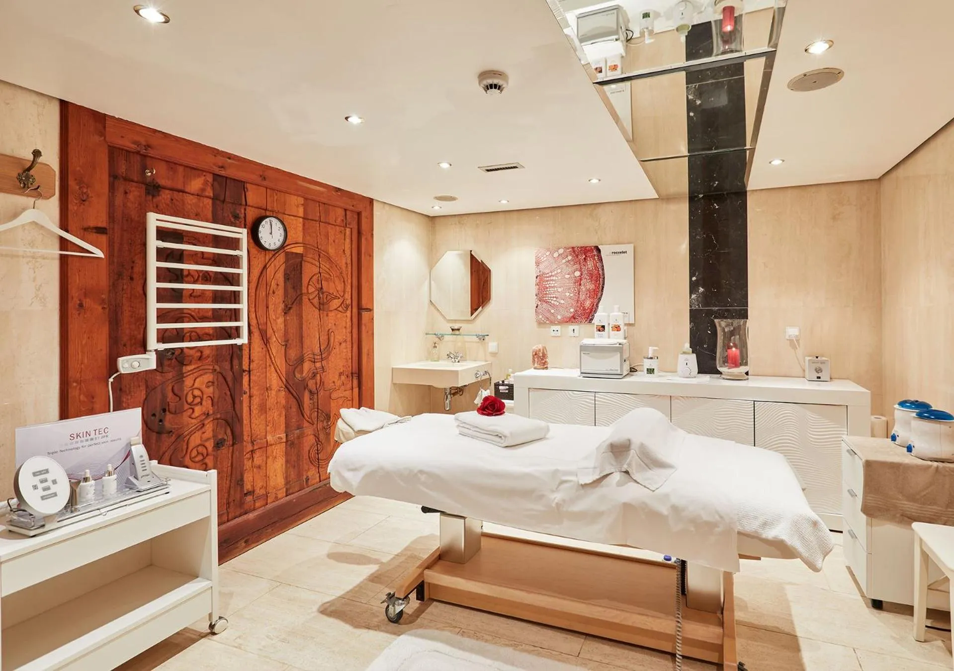 Massage, Bed in Resort Hotel Alex Zermatt