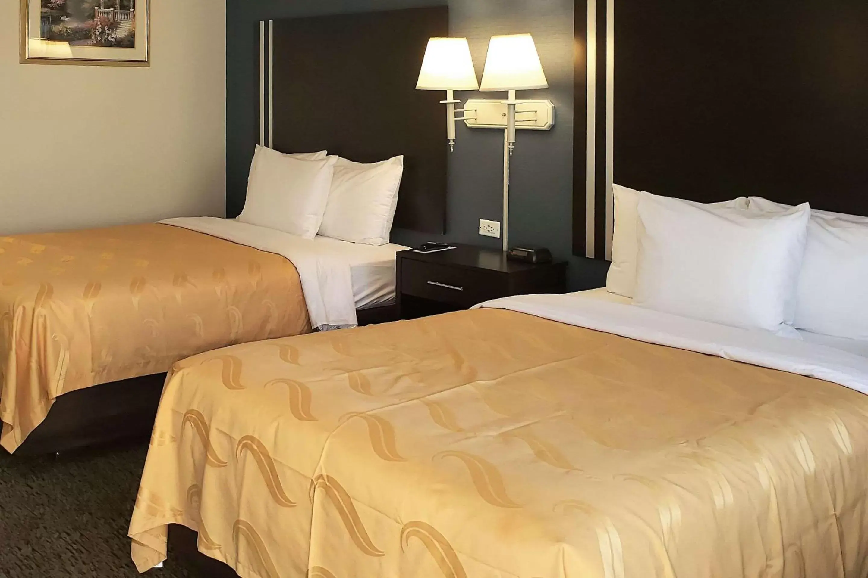 Standard Room, 2 Double Beds, Non Smoking in Quality Inn Ontario Airport Convention Center Standard Room, 2 Double Beds, Non Smoking in Quality Inn Ontario Airport Convention Center