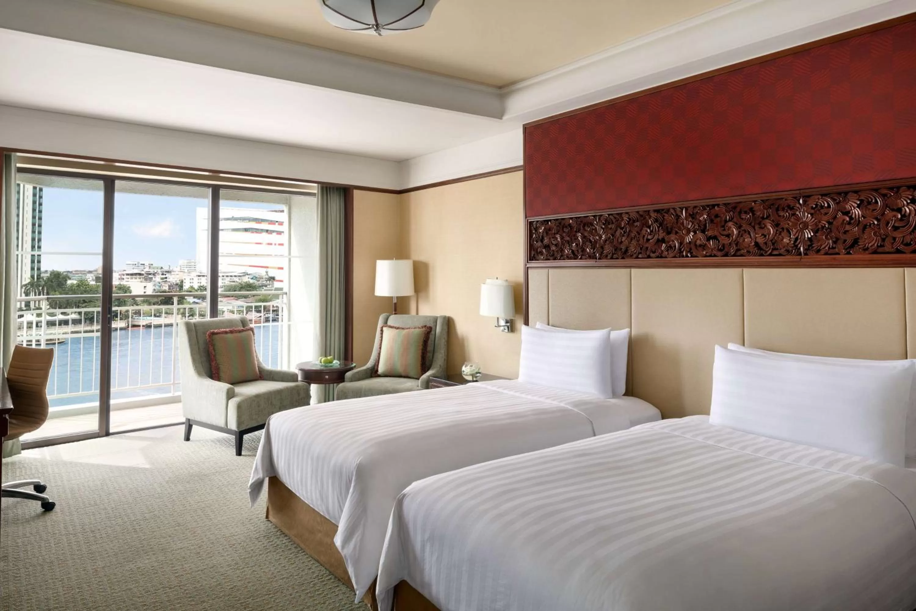 Deluxe Balcony Twin in Shangri-La Bangkok