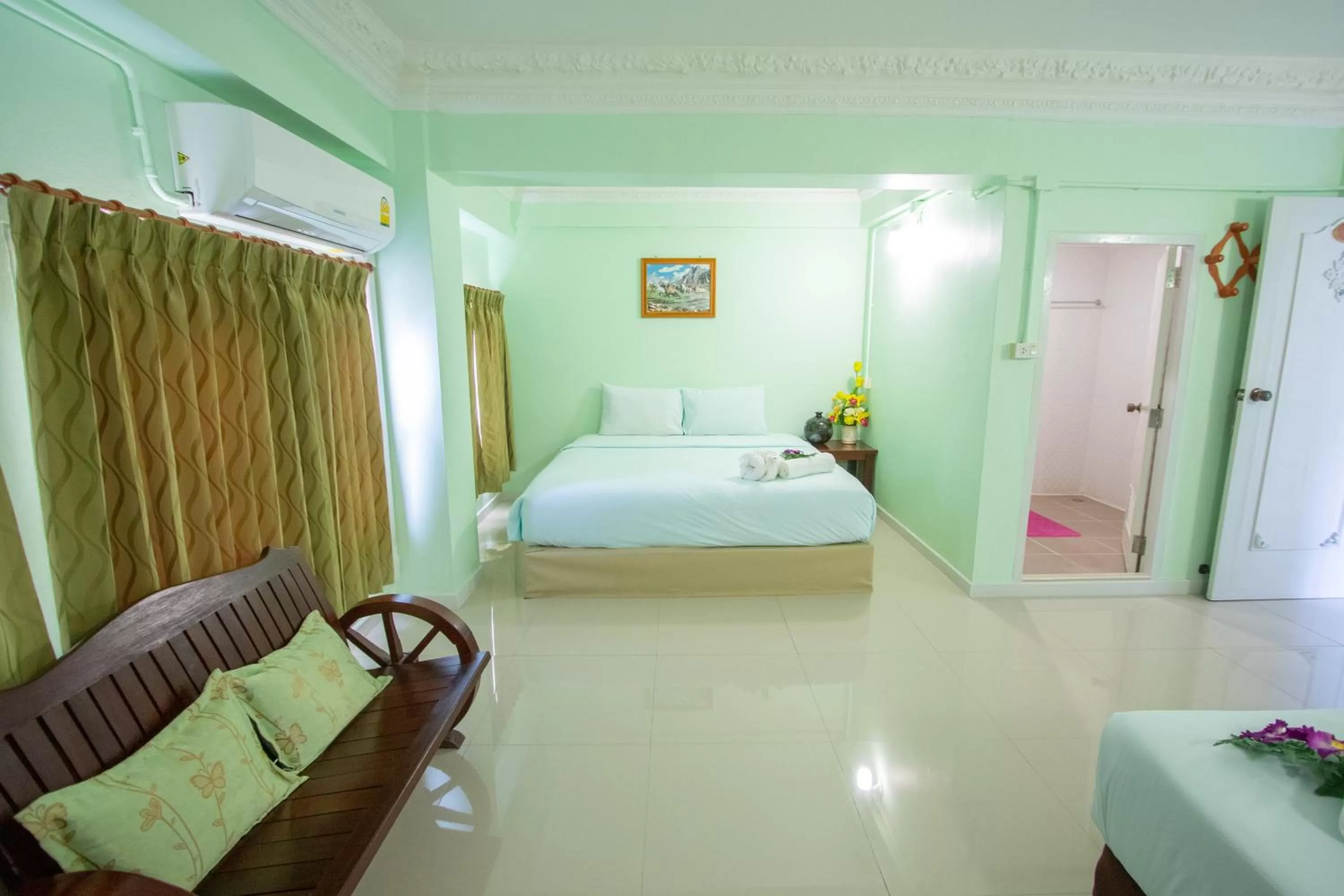 Photo of the whole room, Bed in Anchalee Resort