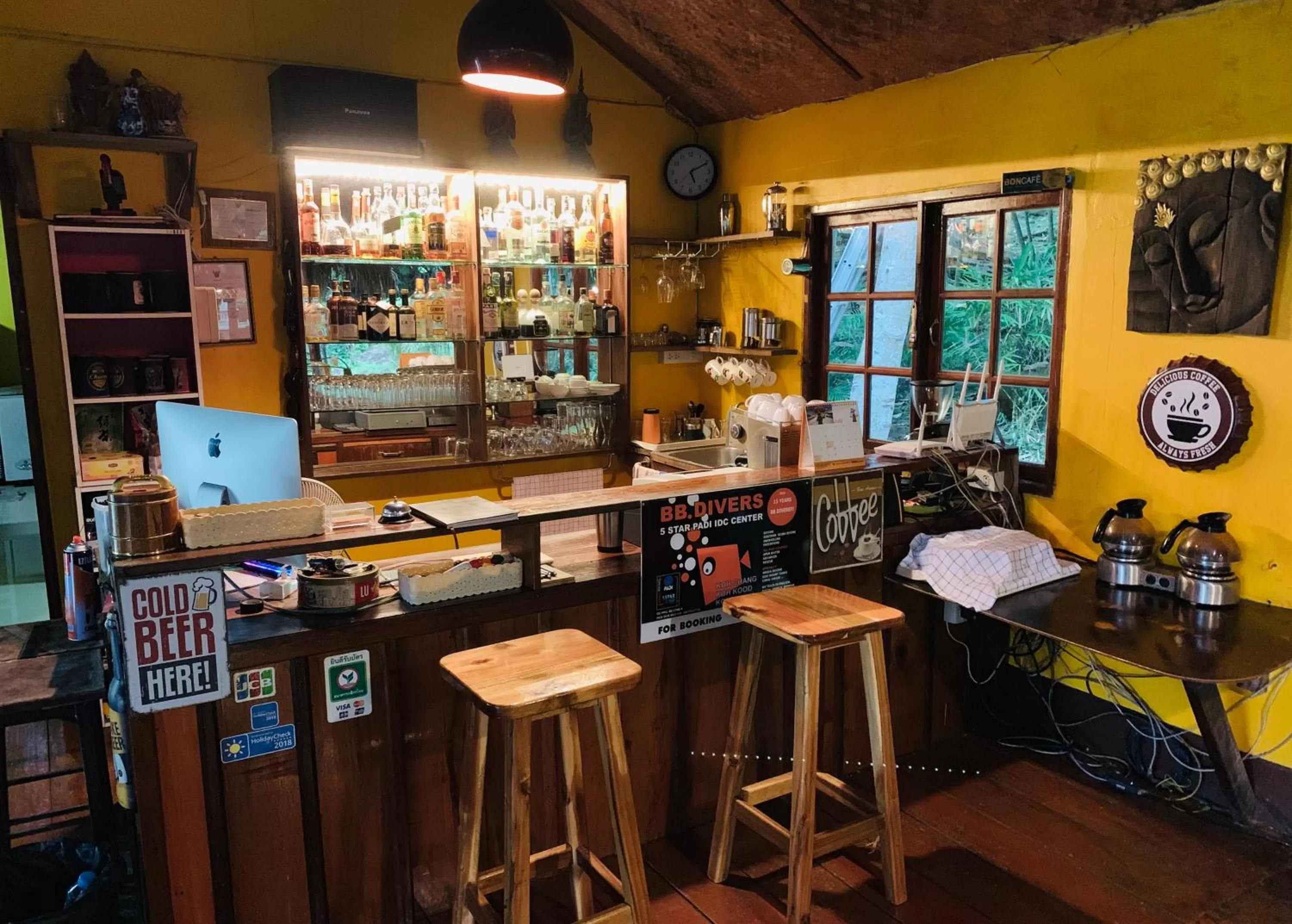 Lounge or bar in LITTLE EDEN Bungalows